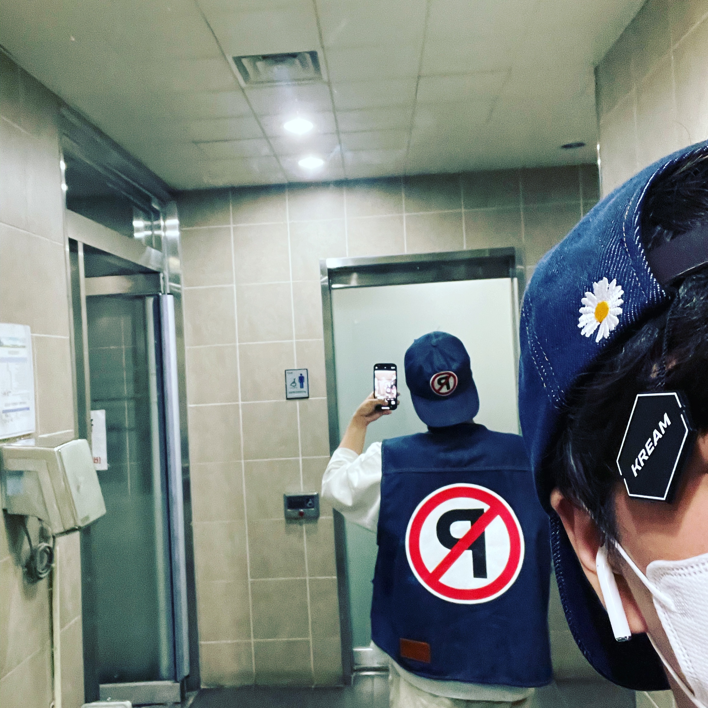 Peaceminusone 5 Panel Ball Cap #1 Blue, Peaceminusone Vest #1 Blue 착용 스타일