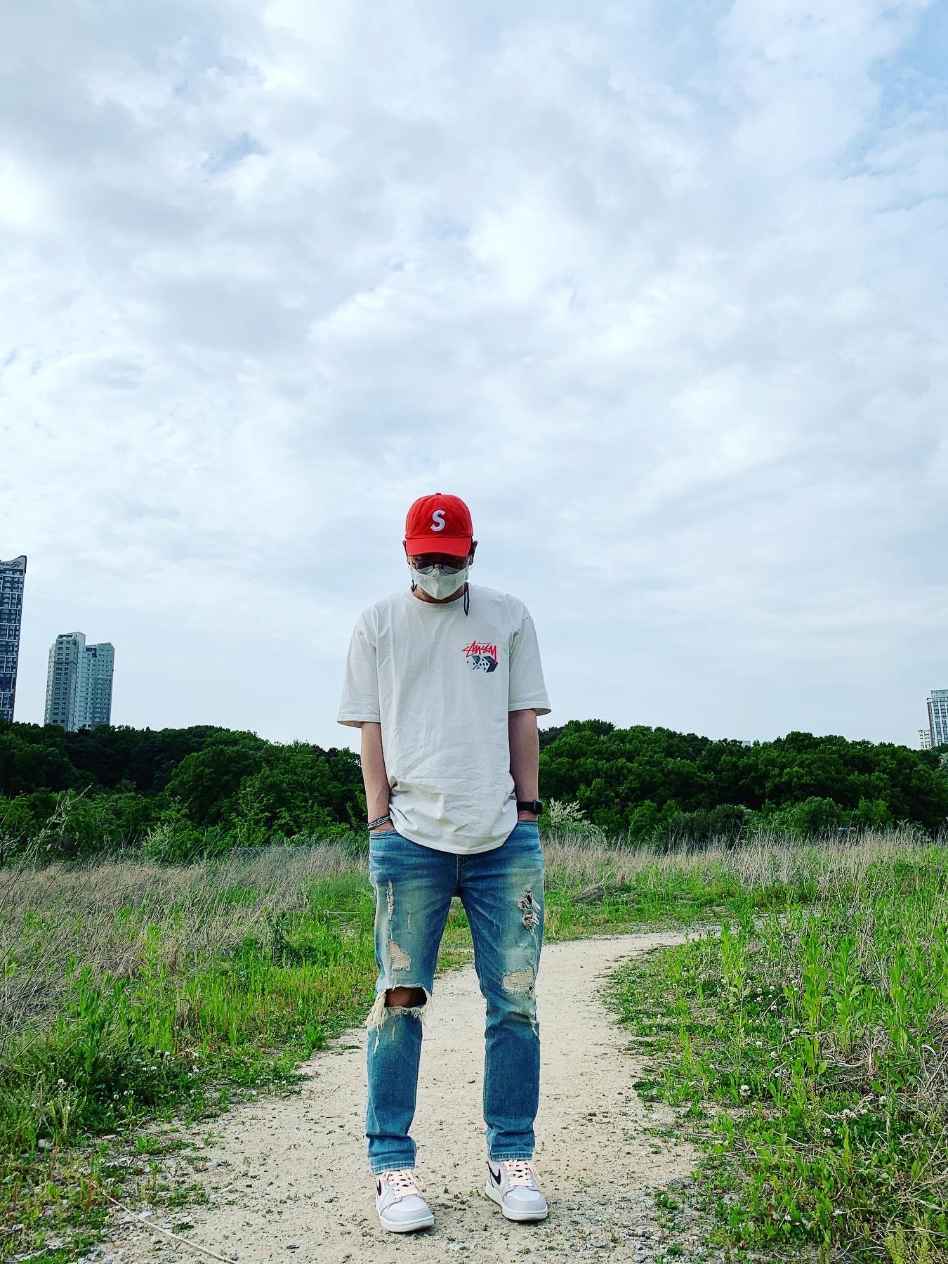 Supreme Kevlar Denim S Logo 6-Panel Red - 22SS, Stussy Roll The Dice Pigment Dyed T-Shirt Natural 착용 스타일