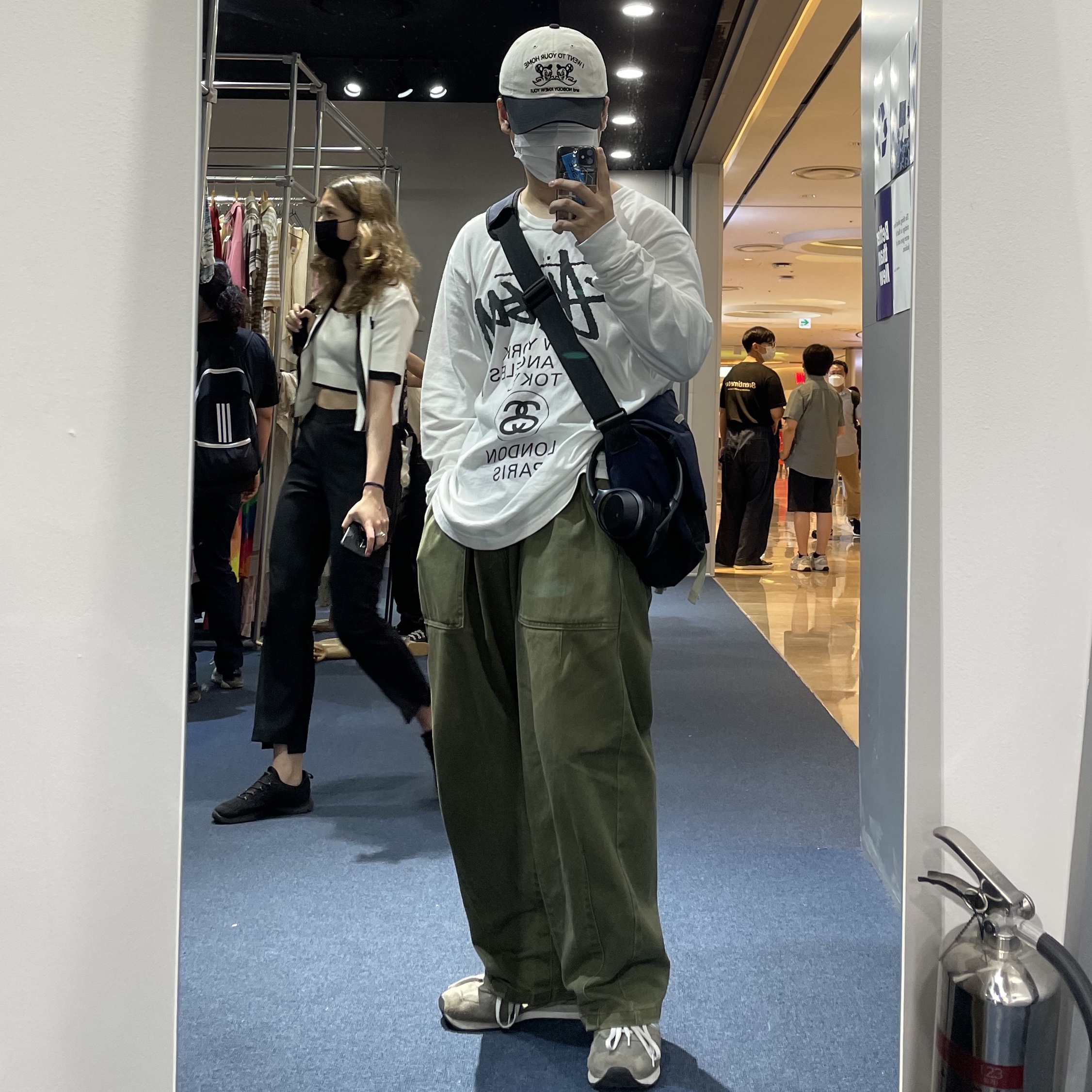 Stussy World Tour LS T-Shirt White, New Balance 574 Grey - D Standard 착용 스타일