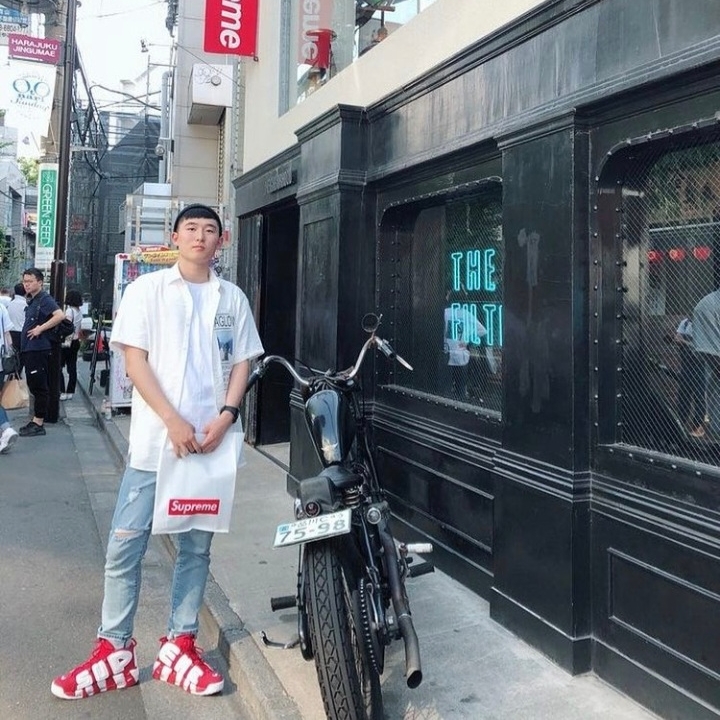Nike x Supreme Air More Uptempo Suptempo Red 착용 스타일