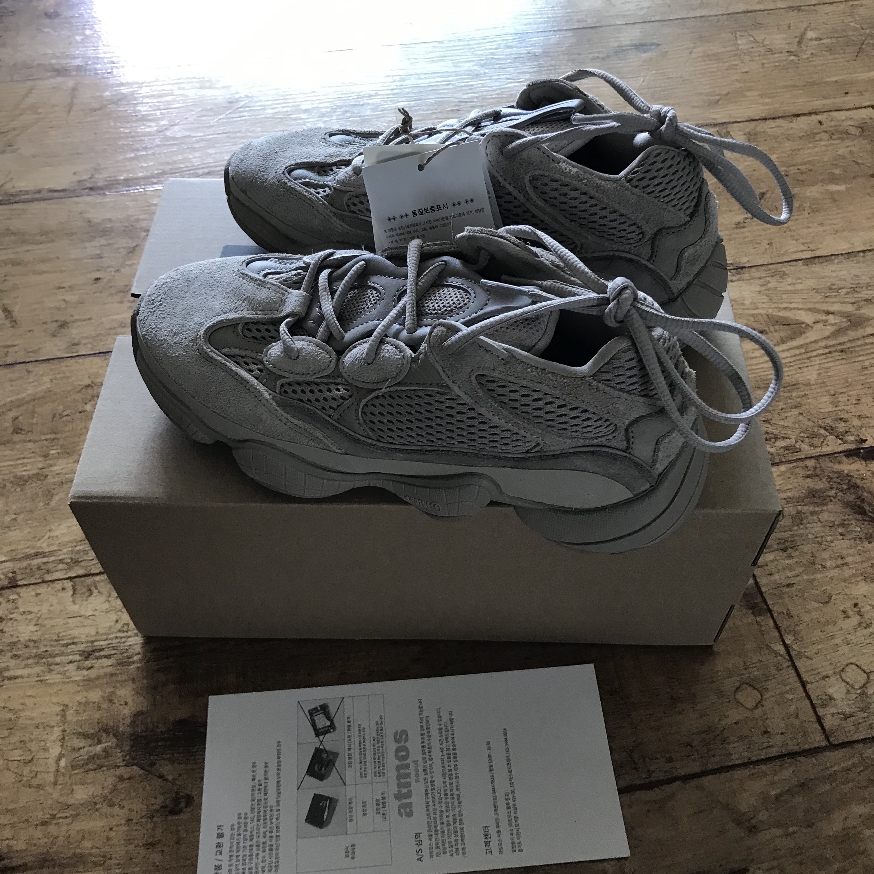 Adidas Yeezy 500 Taupe Light 착용 스타일