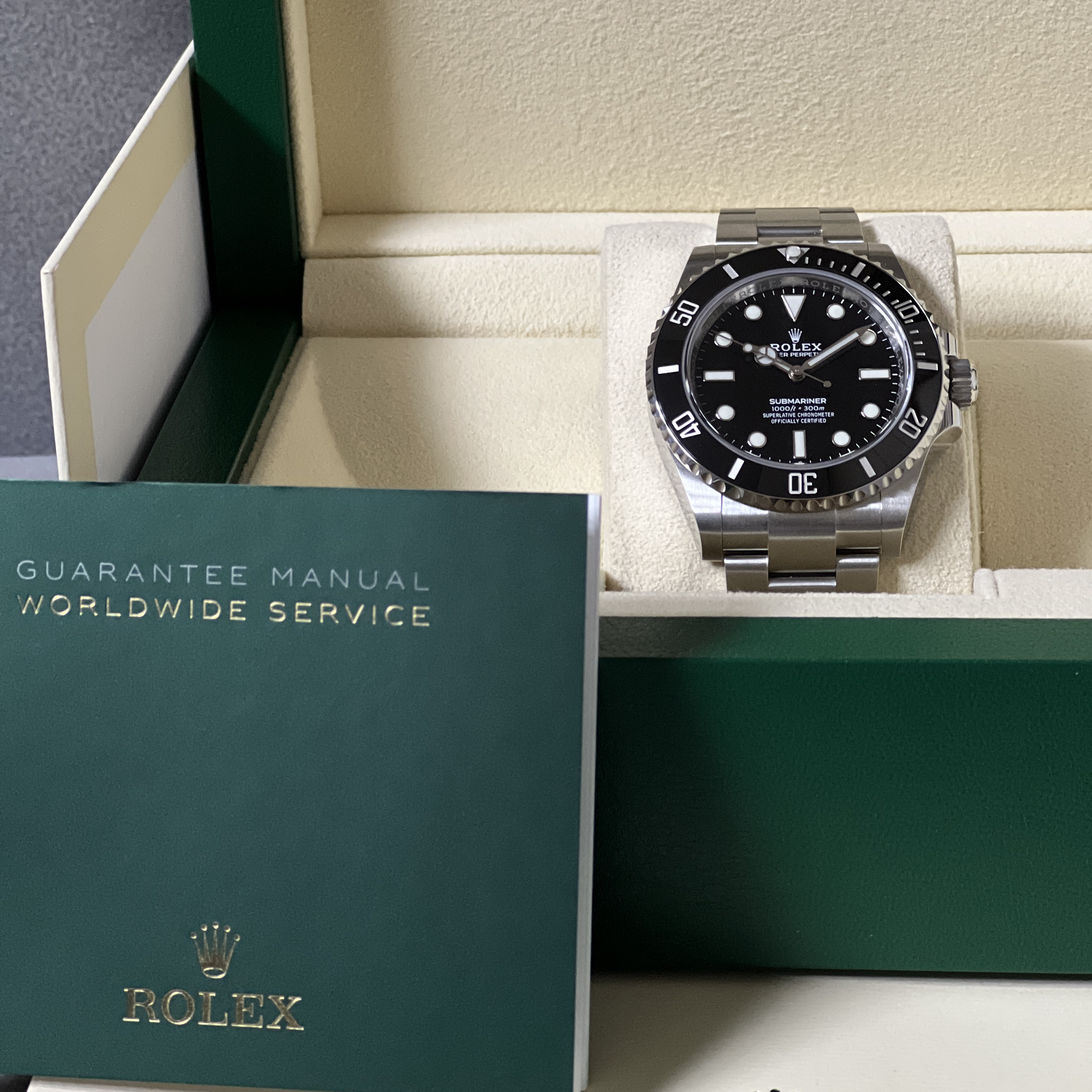 Rolex Submariner 41mm 124060 Black Oyster 착용 스타일