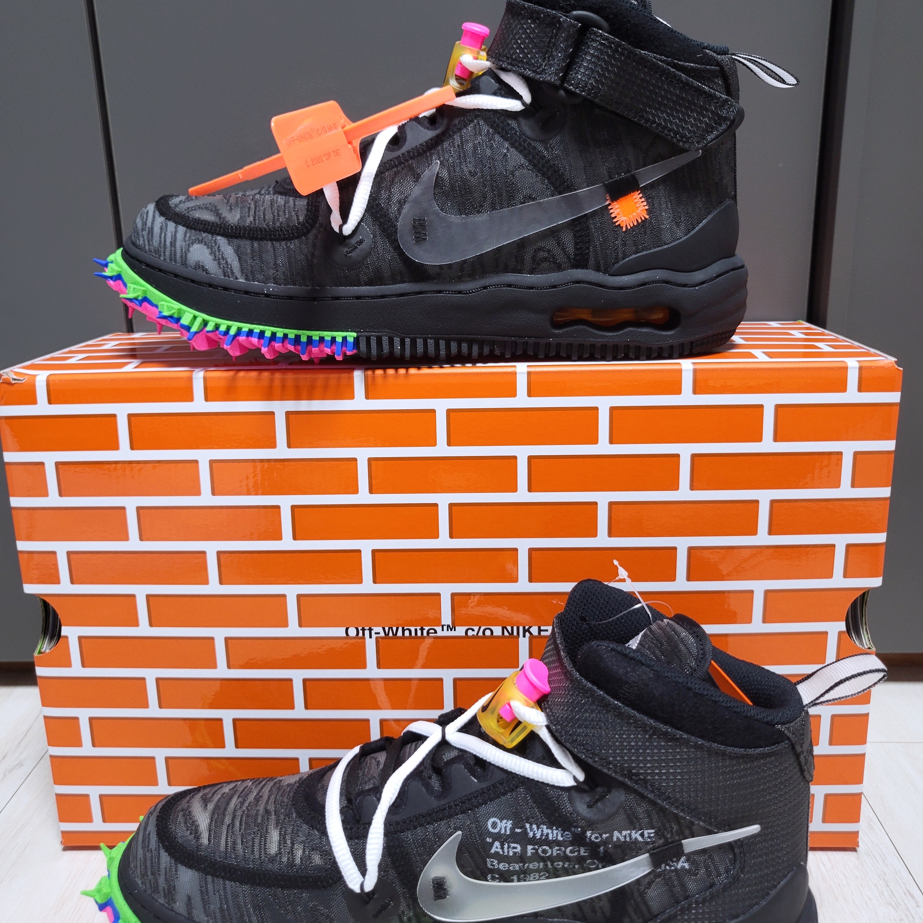 Nike x Off-White Air Force 1 Mid SP Black 착용 스타일 - 3