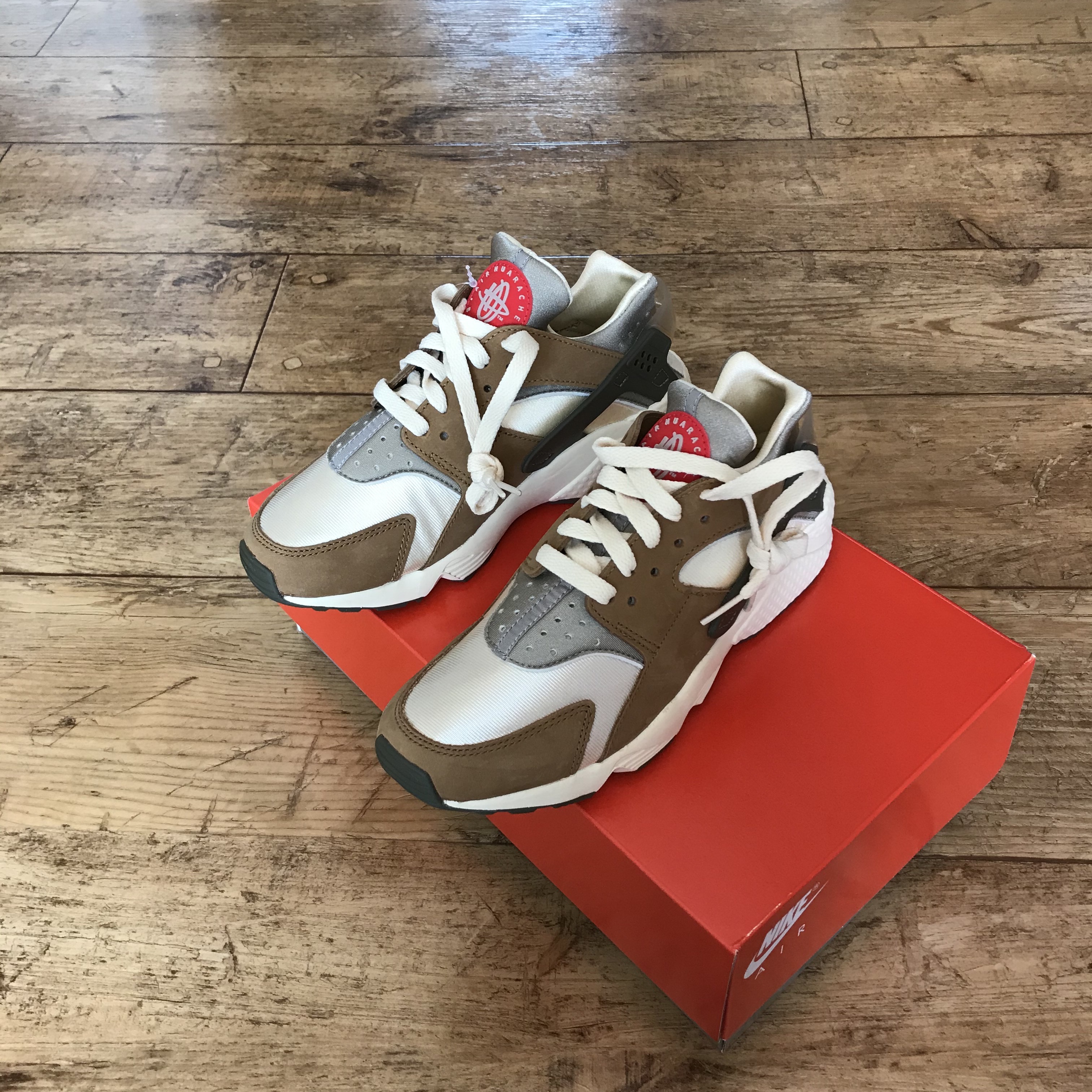 Nike x Stussy Air Huarache LE Desert Oak 착용 스타일