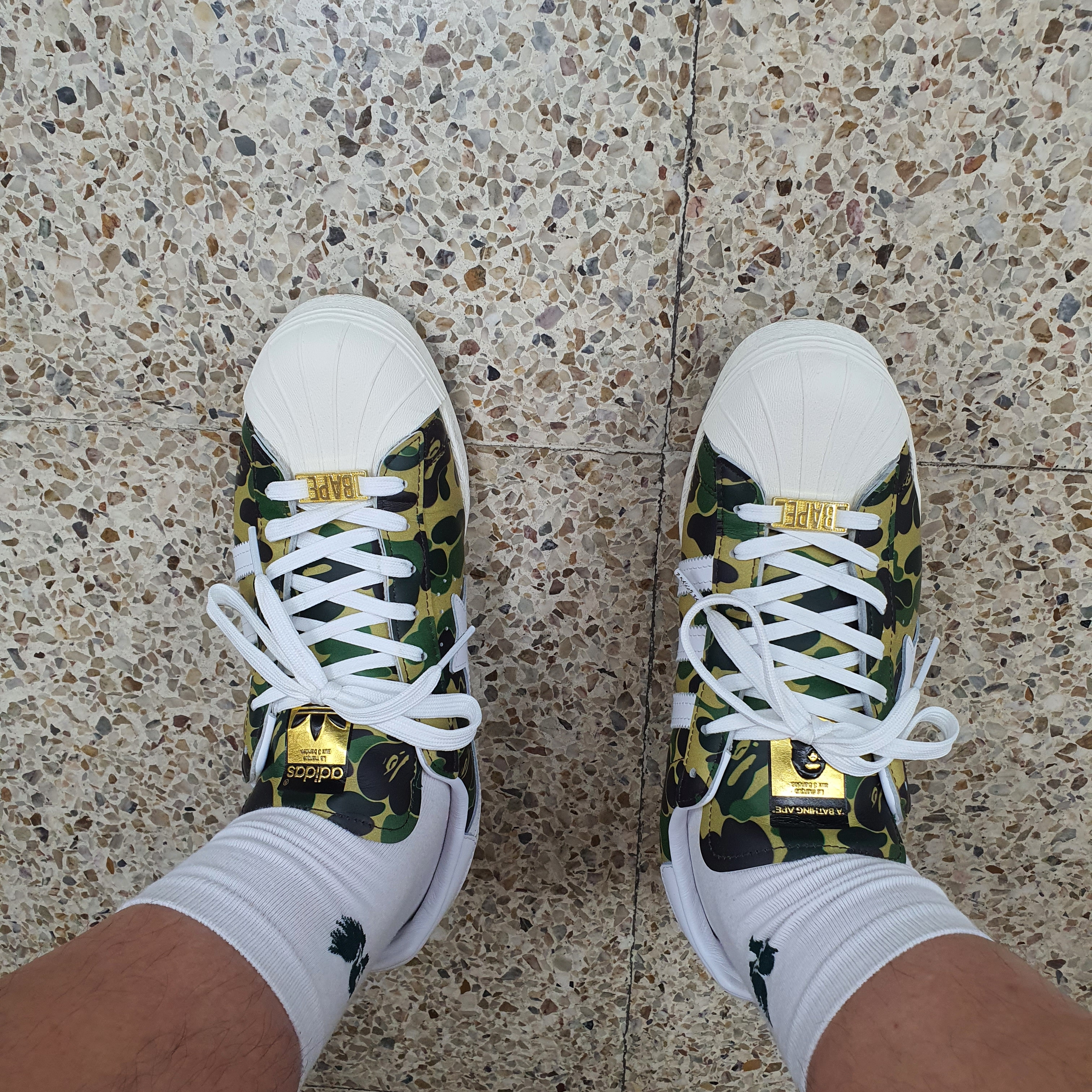 Adidas x BAPE Superstar 80s Green Camo 착용 스타일 - 2