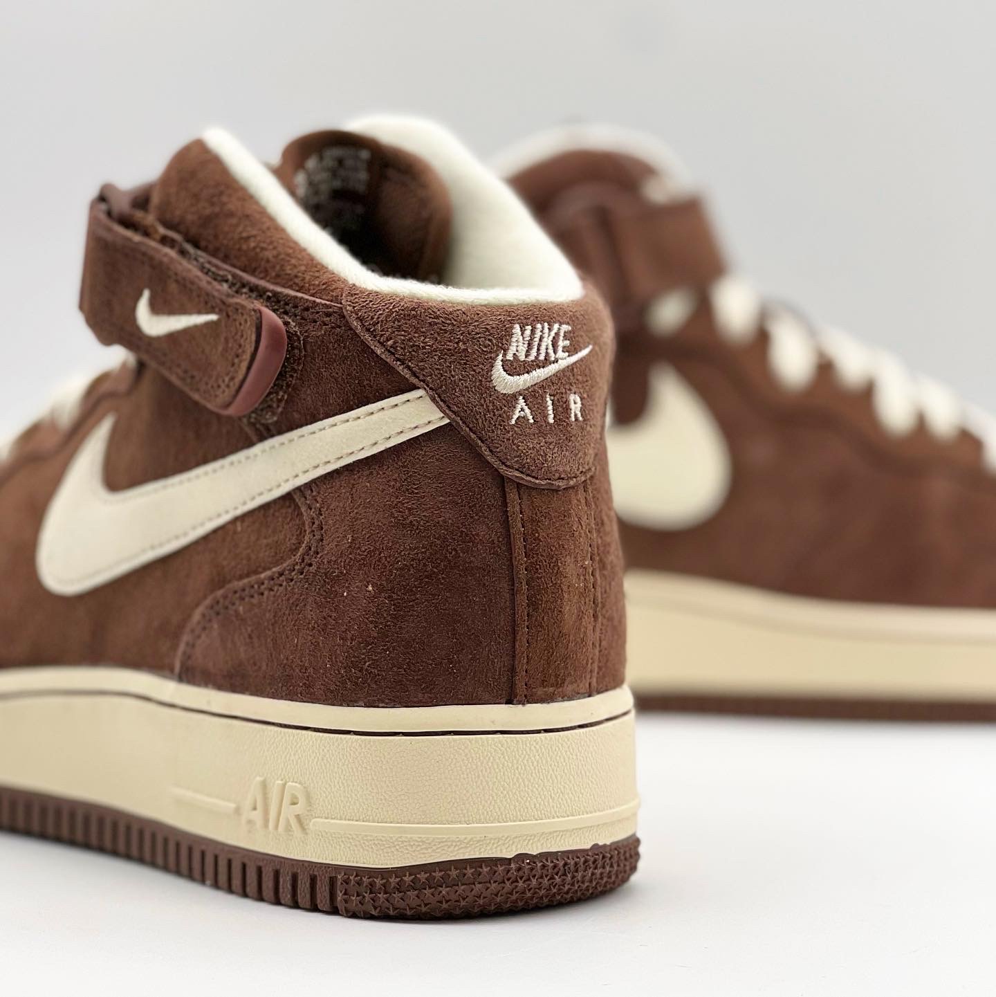 Nike Air Force 1 Mid '07 QS Chocolate 착용 스타일 - 3