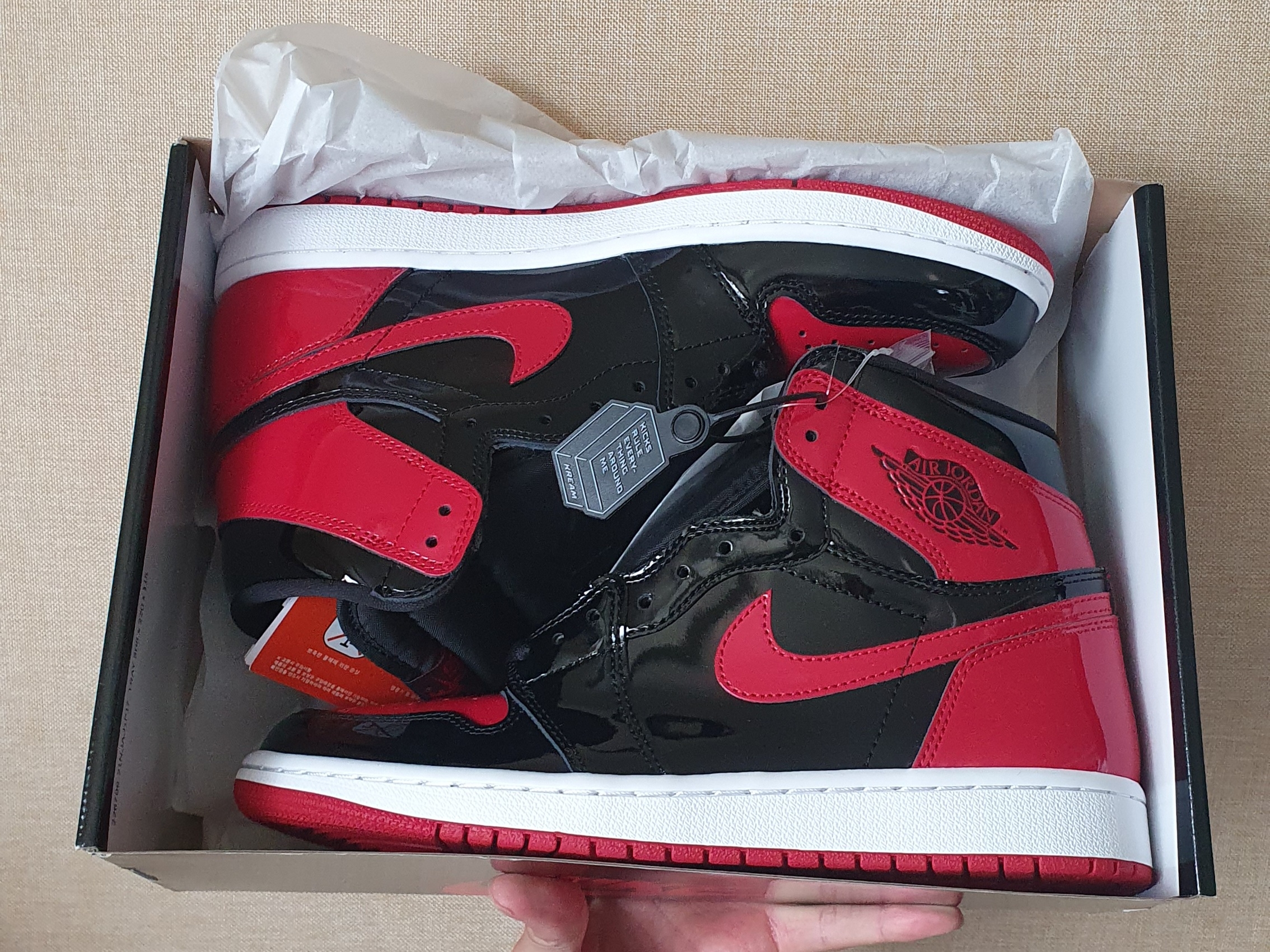 Jordan 1 Retro High OG Patent Bred 착용 스타일 - 2