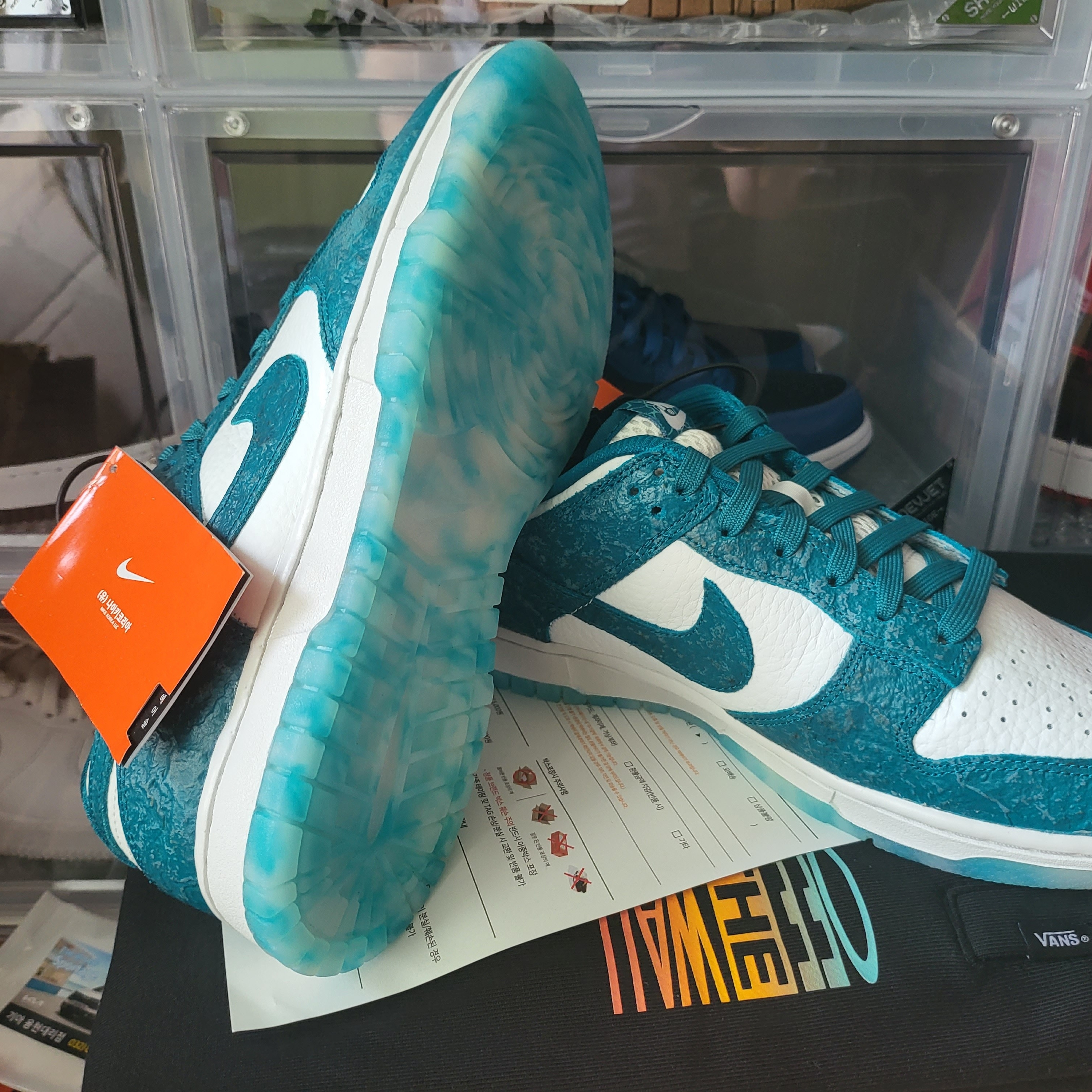 (W) Nike Dunk Low Ocean, Vans Style 36 Bandana Black 착용 스타일 - 3