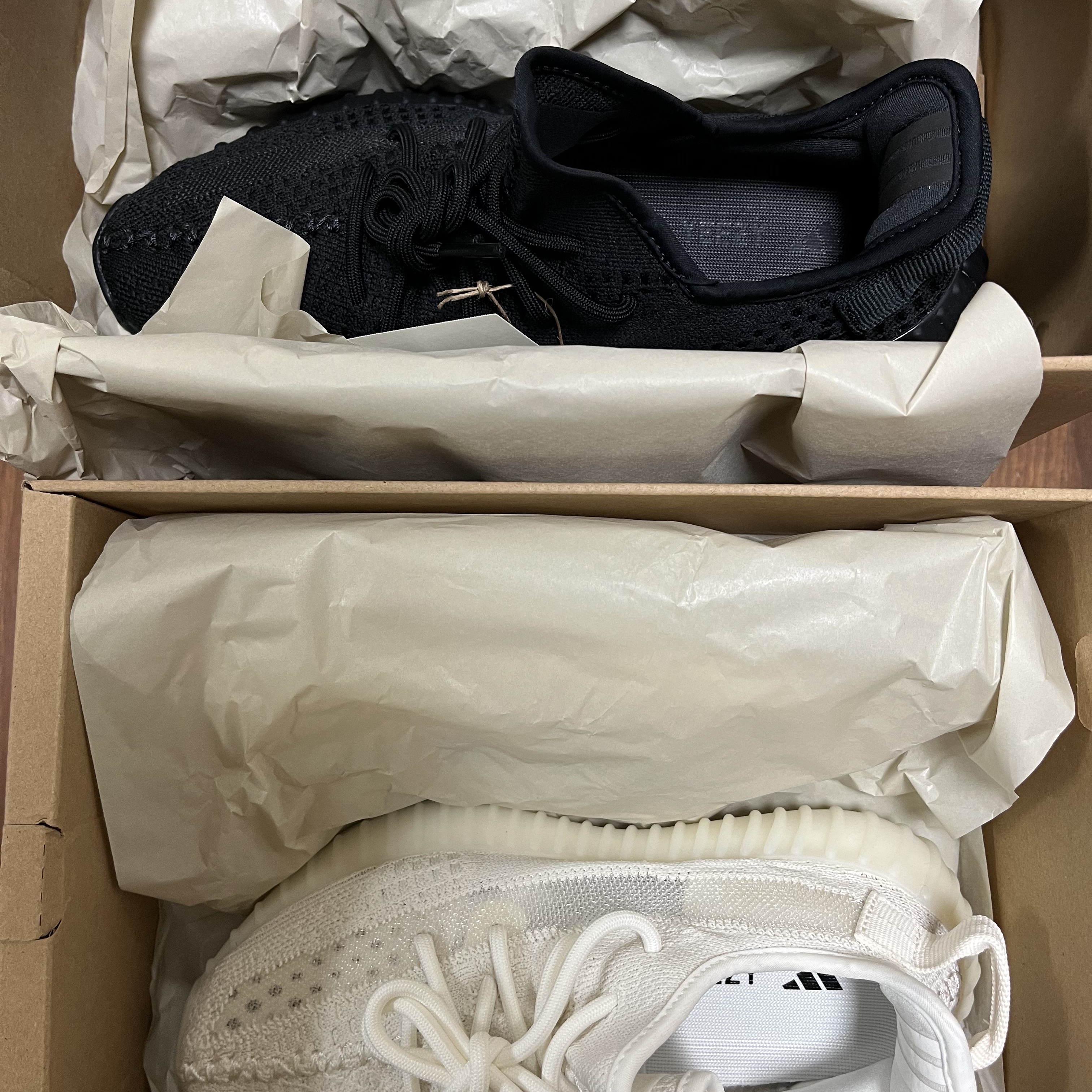 Adidas Yeezy Boost 350 V2 Bone, Adidas Yeezy Boost 350 V2 Onyx 착용 스타일