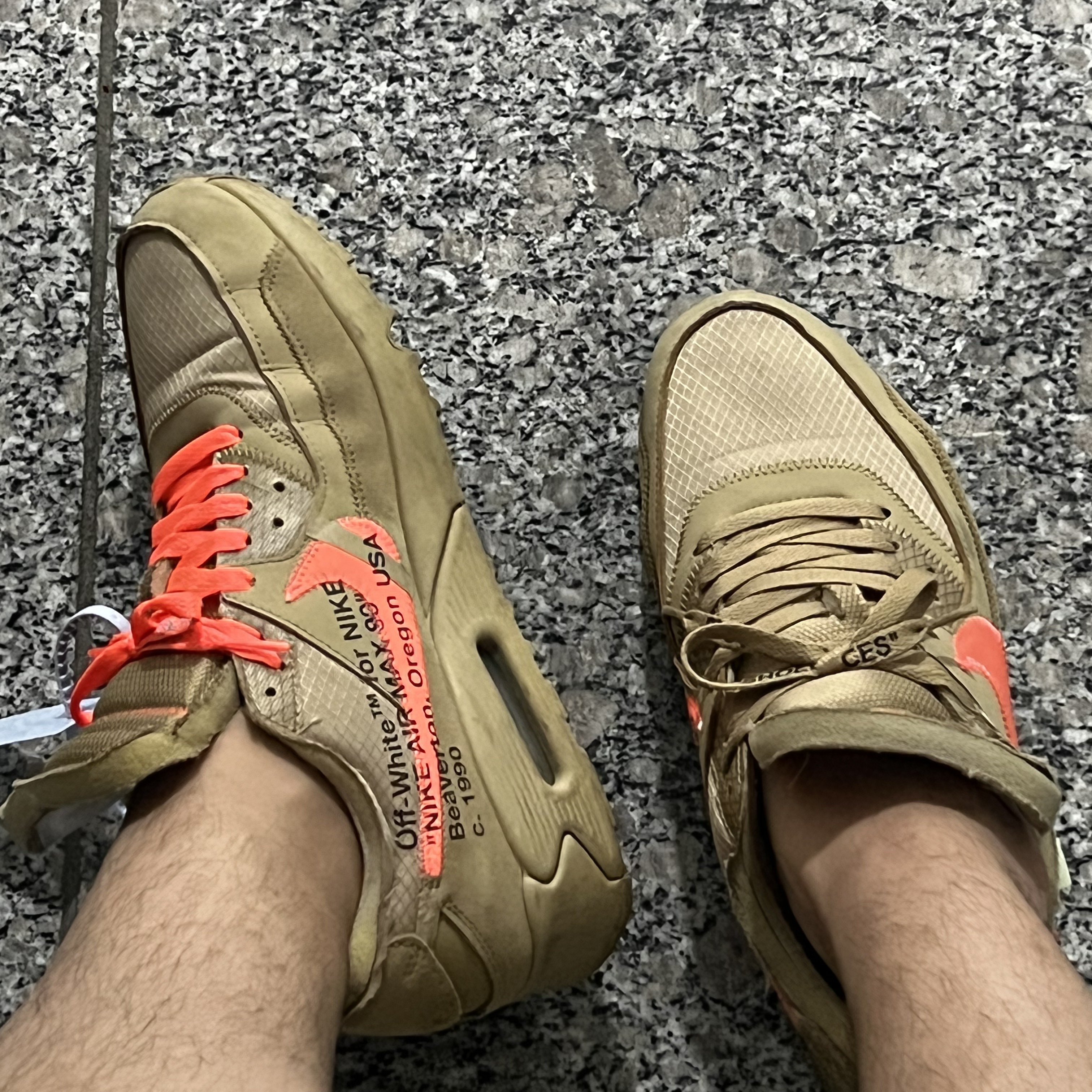 Nike x Off-White Air Max 90 V2 Desert Ore 착용 스타일