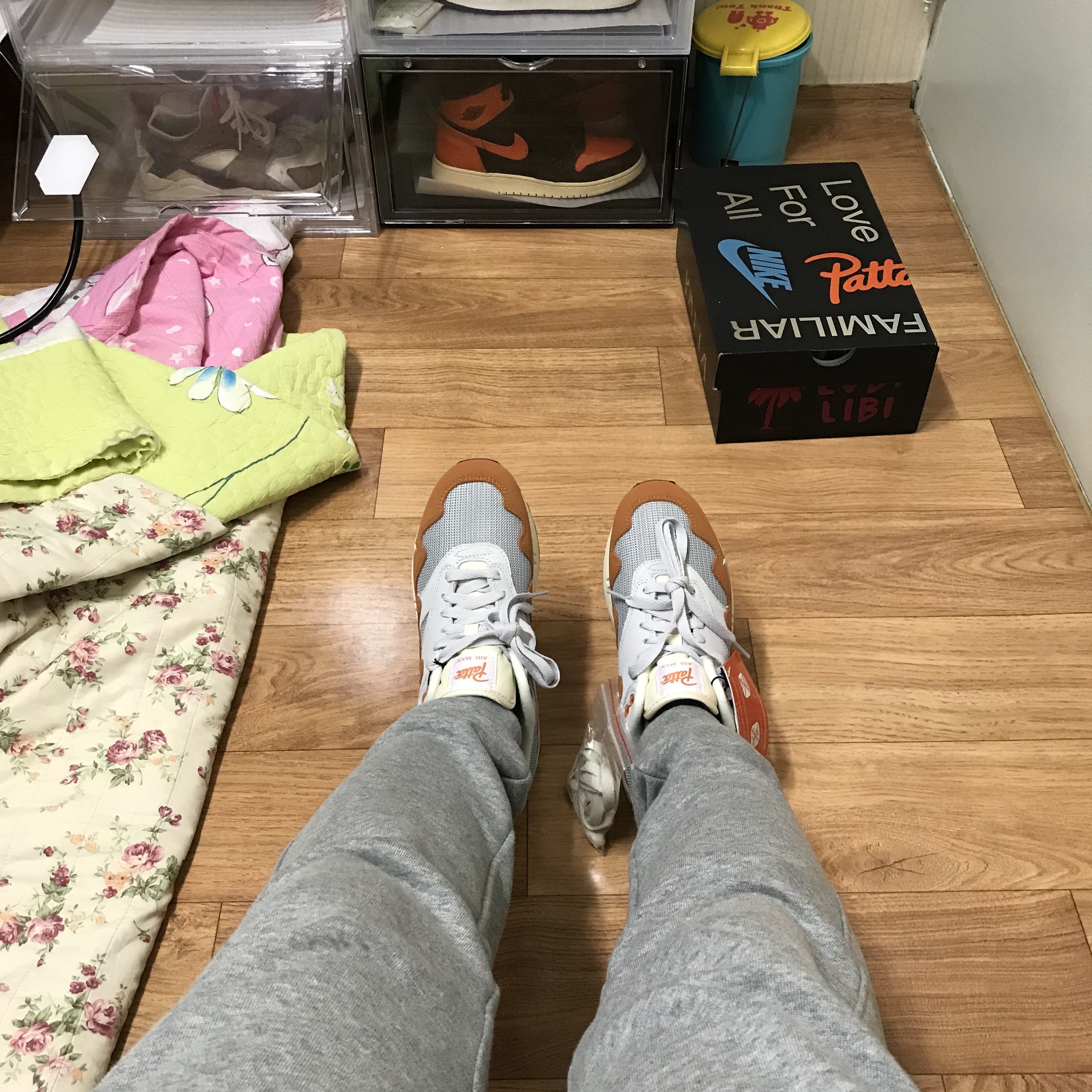 Nike x Patta Air Max 1 Monarch 착용 스타일