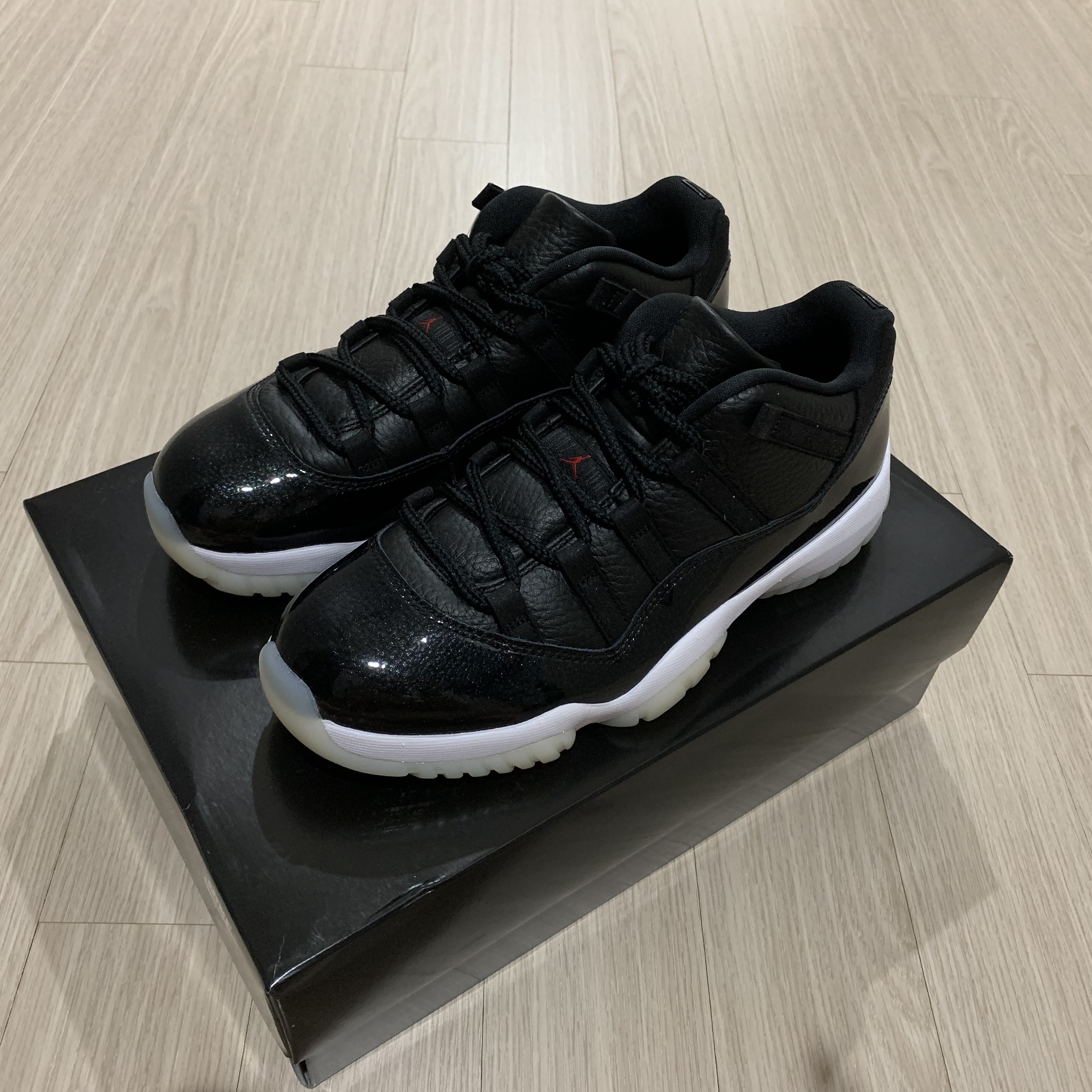 Jordan 11 Retro Low 72-10 착용 스타일 - 1