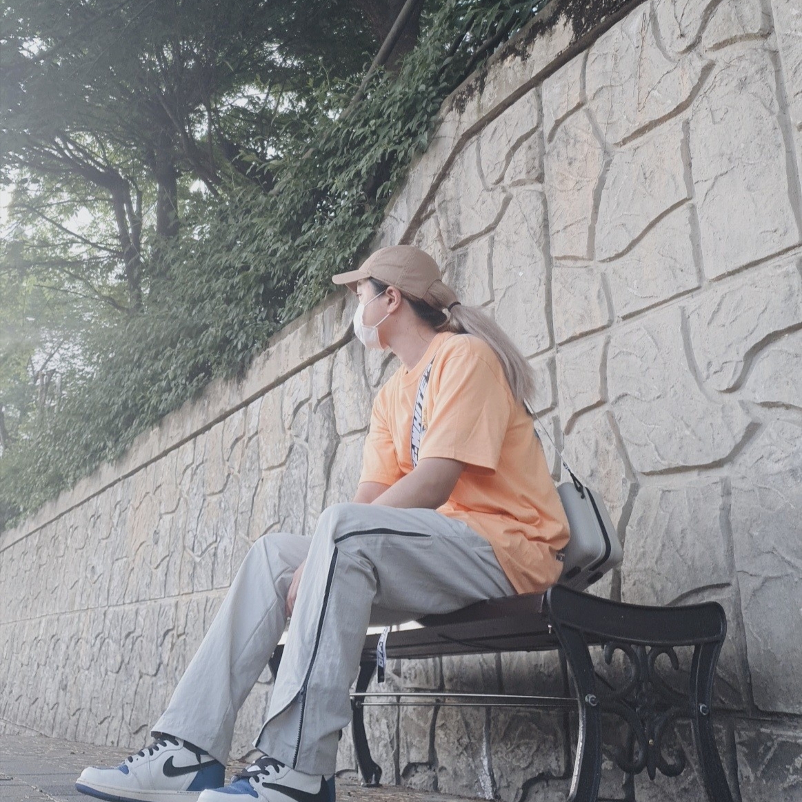 Stussy Psychedelic T-Shirt Peach, Off-White x Amore Pacific Protection Box (Without Cosmetics) 착용 스타일