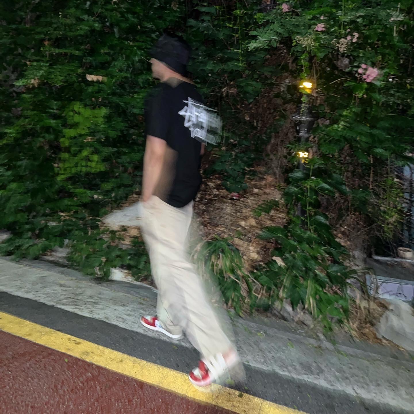 Prada Re-Nylon Bucket Hat Black, Jordan 1 x Off-White Retro High Chicago The Ten 착용 스타일 - 4