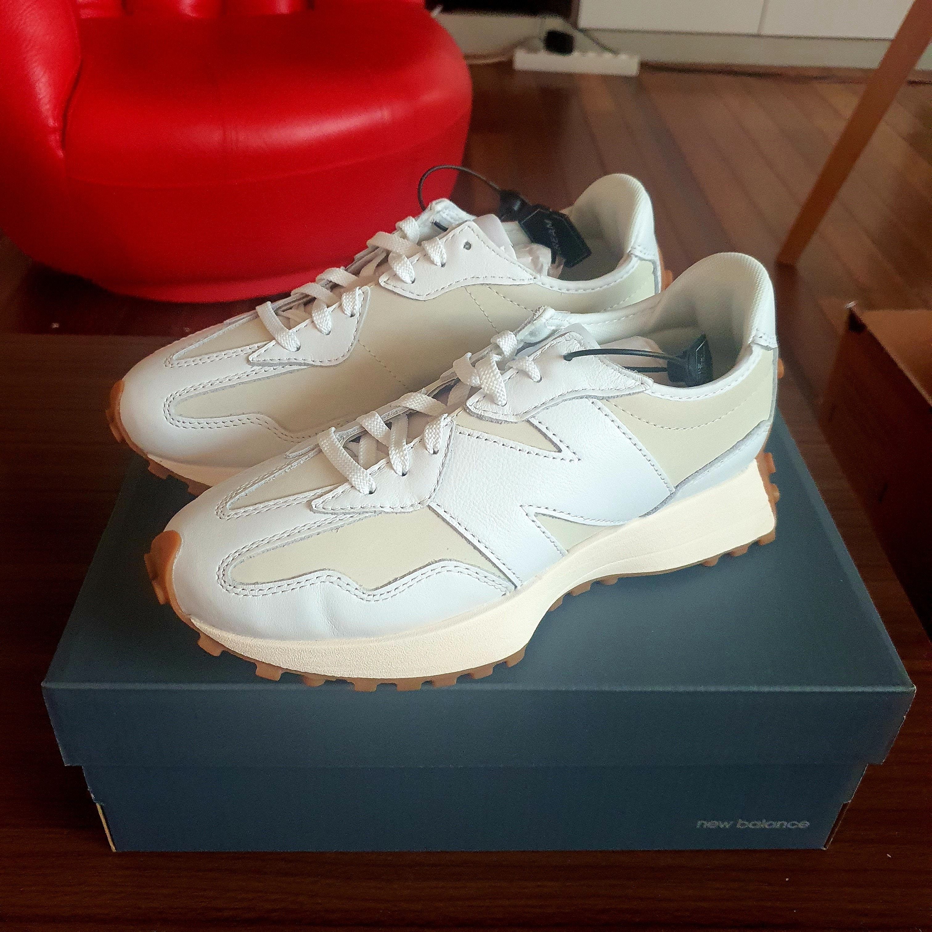 (W) New Balance 327 Leather White Moonbeam 착용 스타일 - 1