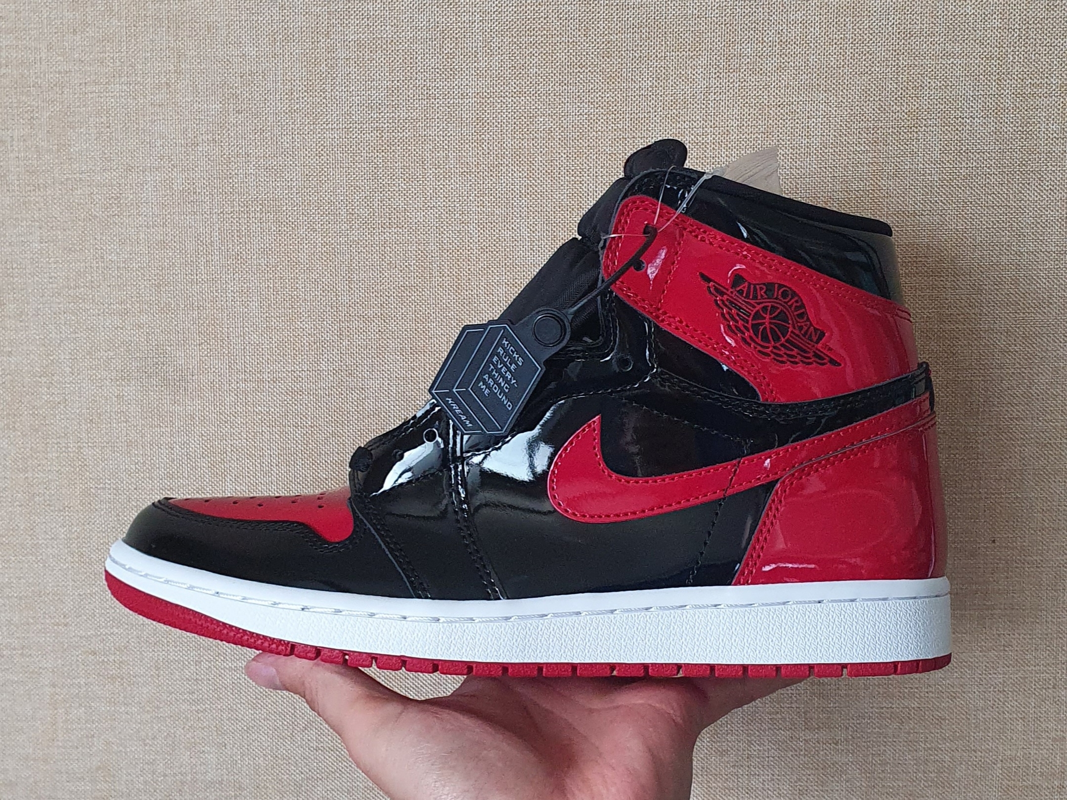 Jordan 1 Retro High OG Patent Bred 착용 스타일 - 1