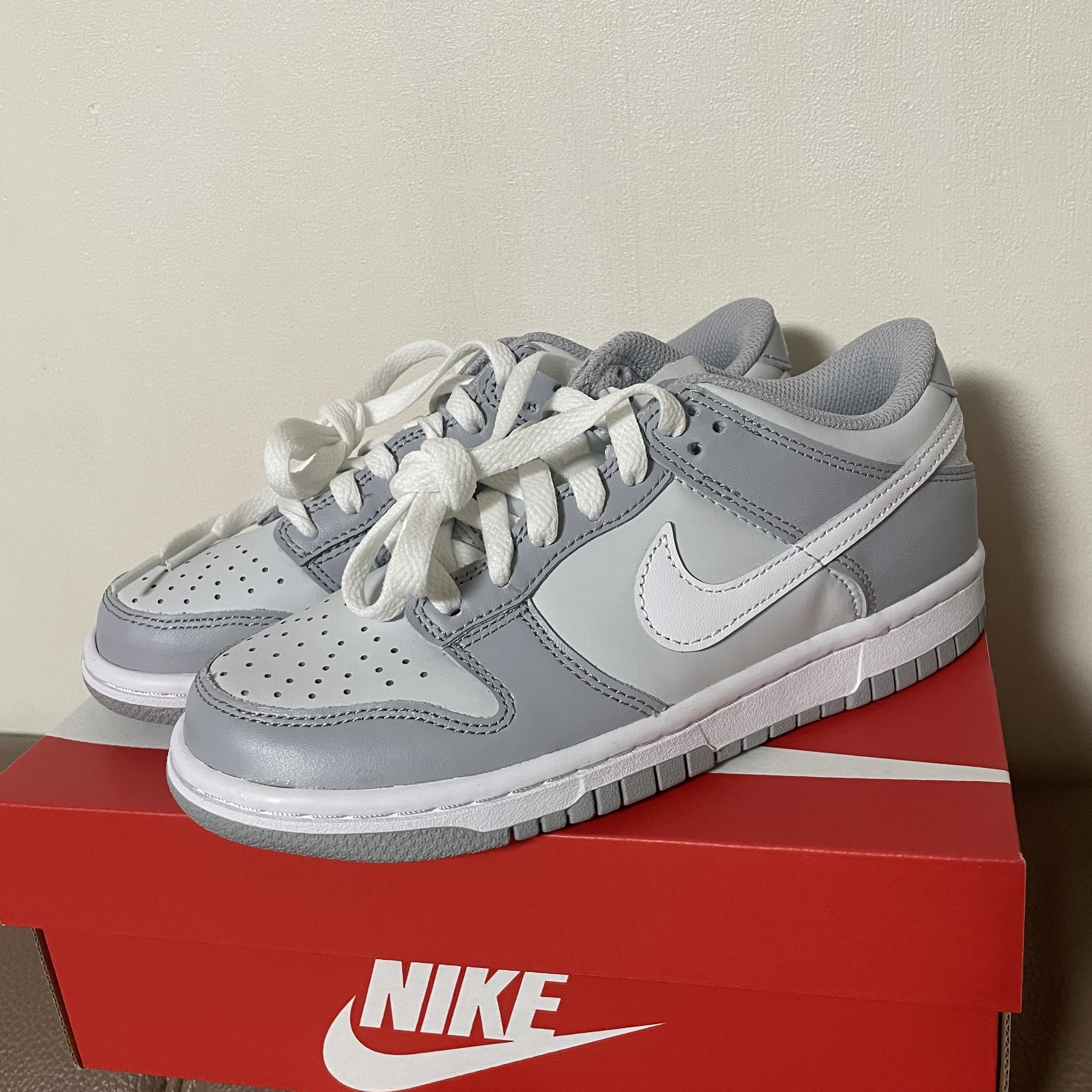 (GS) Nike Dunk Low Wolf Grey 착용 스타일 - 1