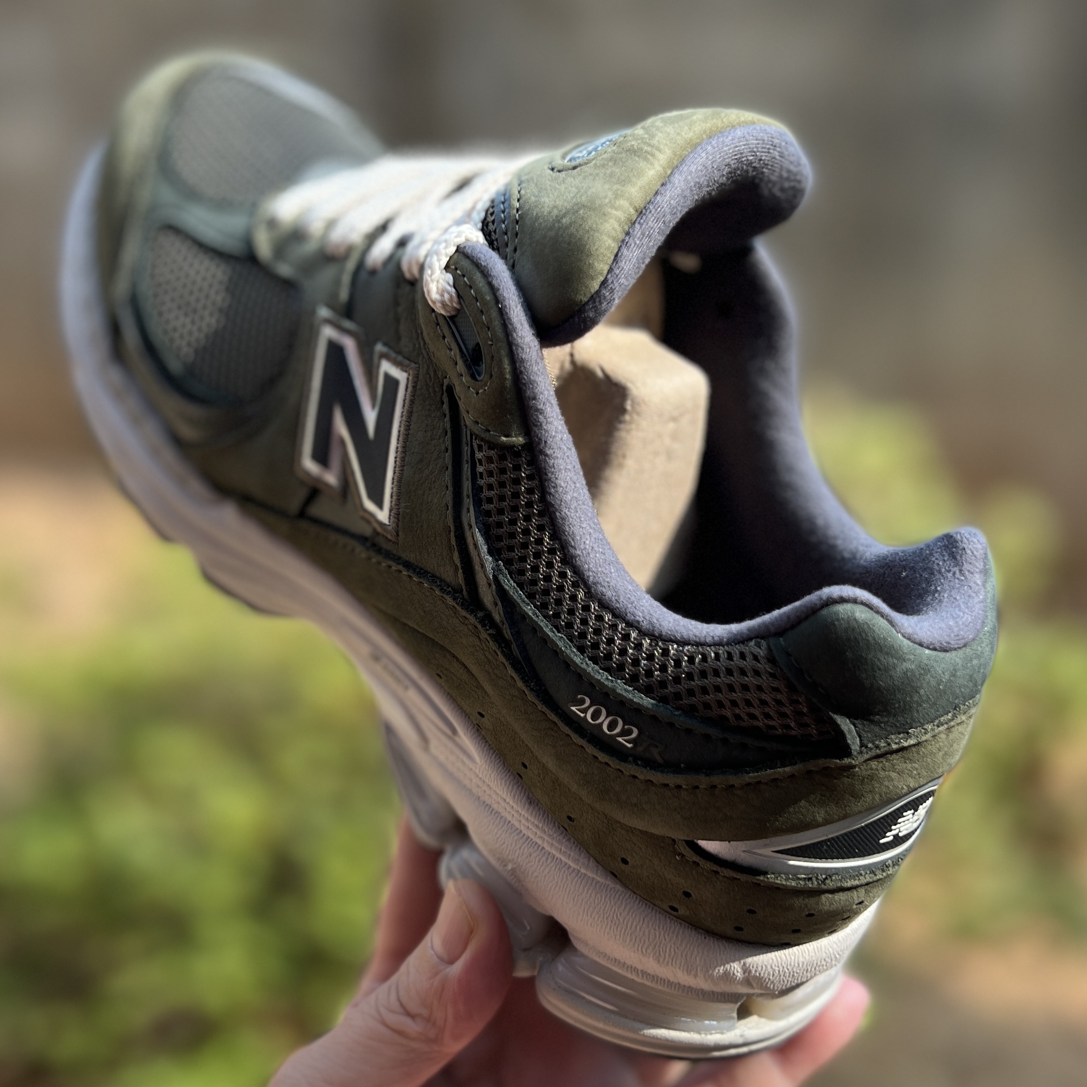 New Balance 2002R Grape Leaf 착용 스타일 - 2
