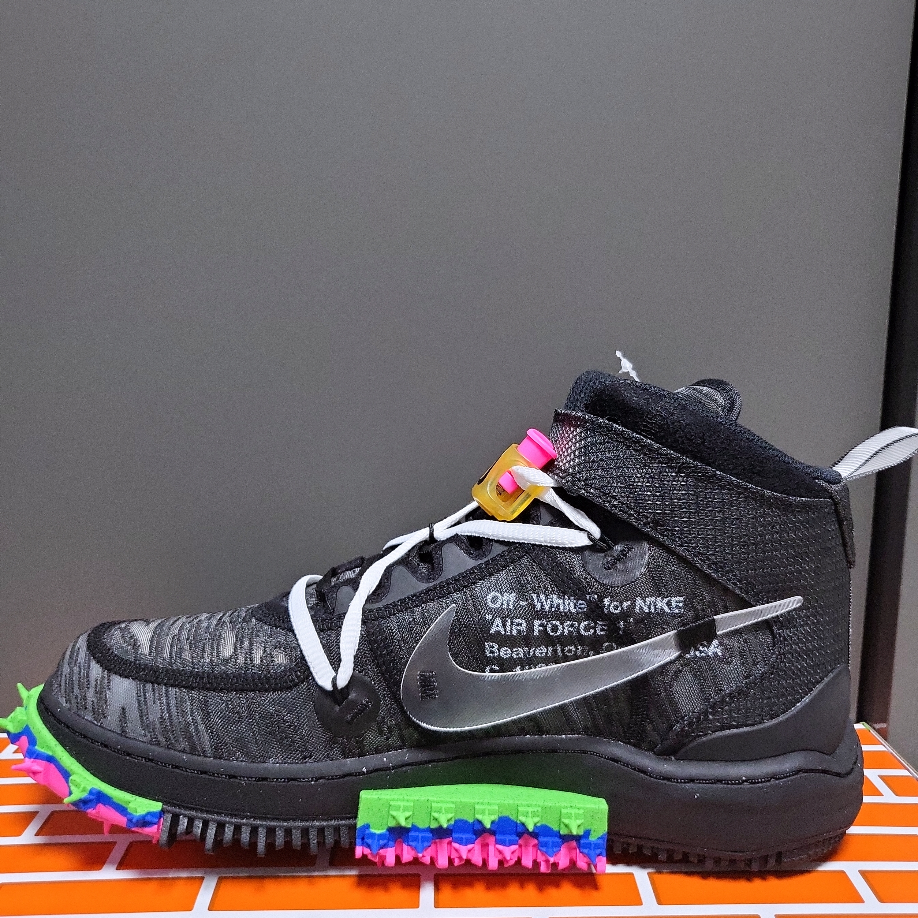 Nike x Off-White Air Force 1 Mid SP Black 착용 스타일 - 1