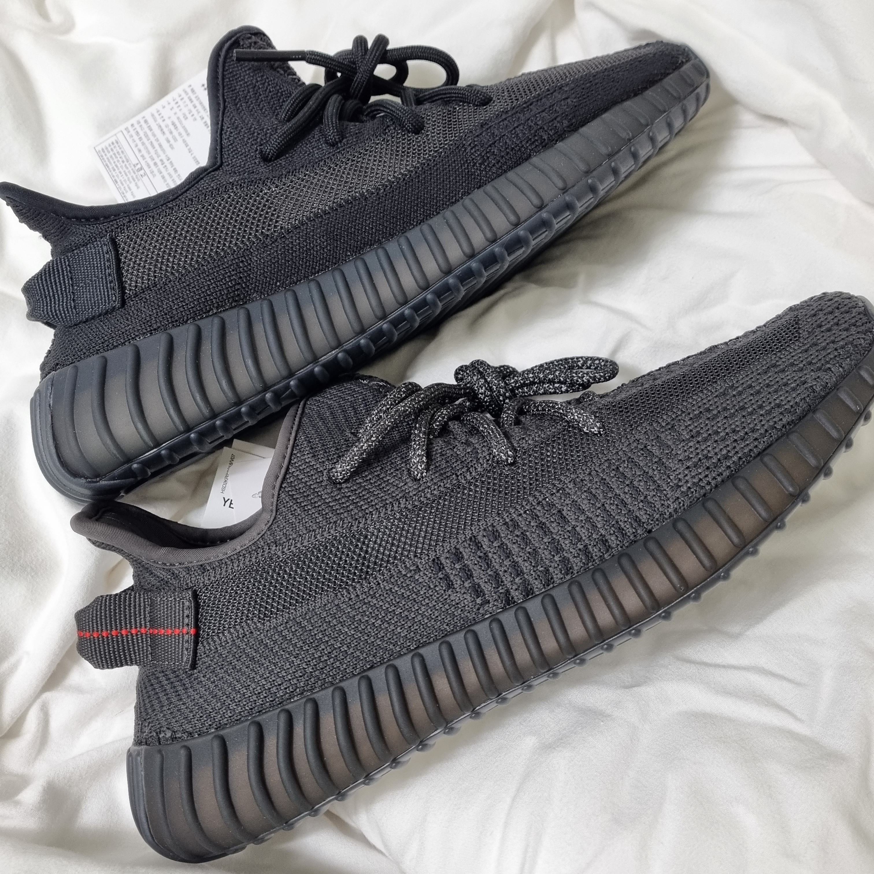 Adidas Yeezy Boost 350 V2 Onyx, Adidas Yeezy Boost 350 V2 Black - Non-Reflective 착용 스타일