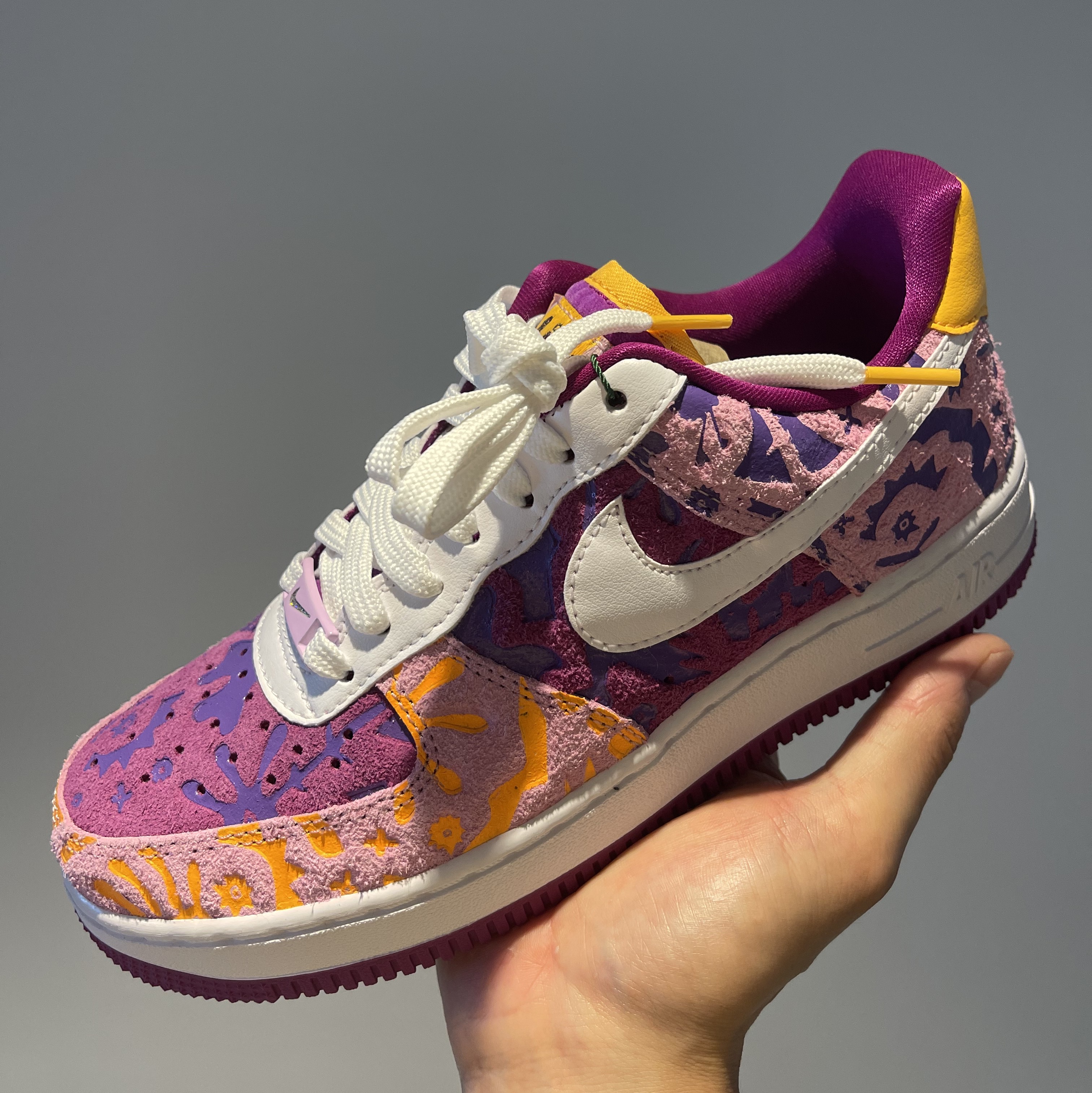 (W) Nike Air Force 1 '07 LV8 International Womens Day 착용 스타일