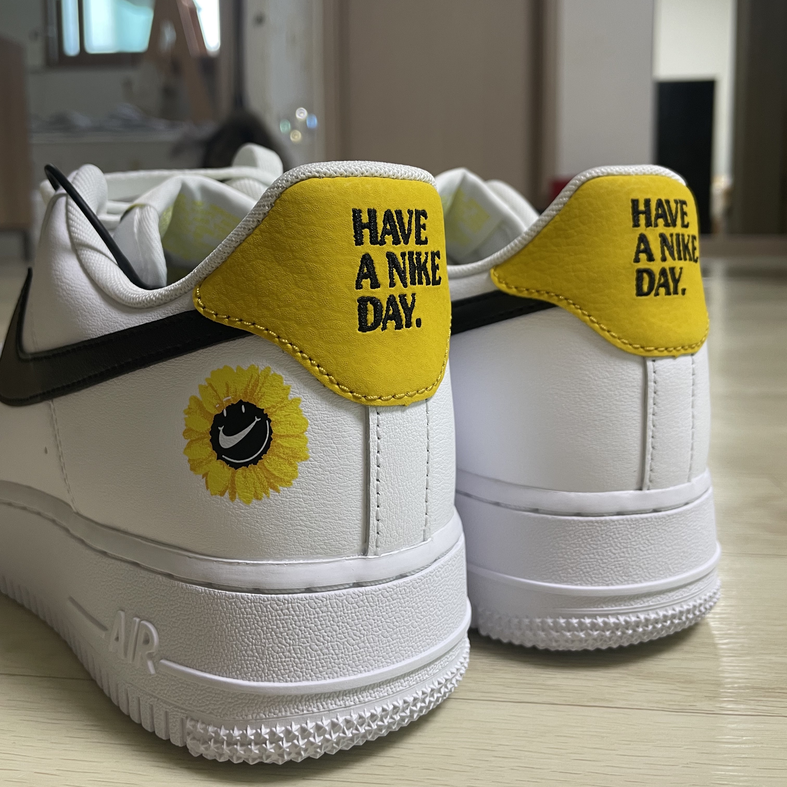 Nike Air Force 1 '07 LV8 2 Have a Nike Day 착용 스타일