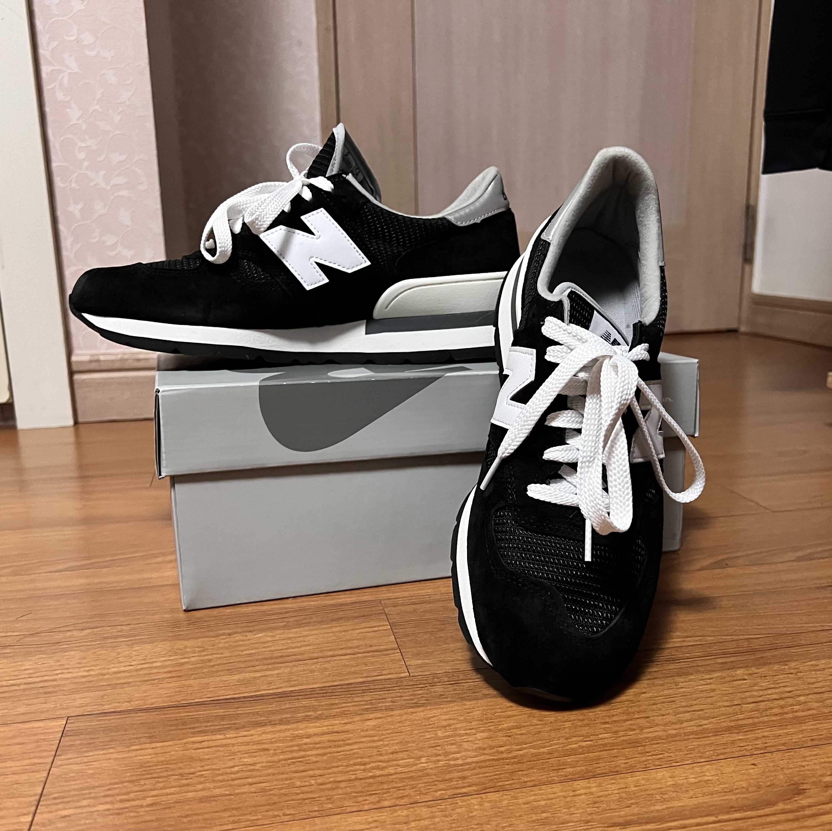 New Balance 990v1 Made in USA Black 착용 스타일