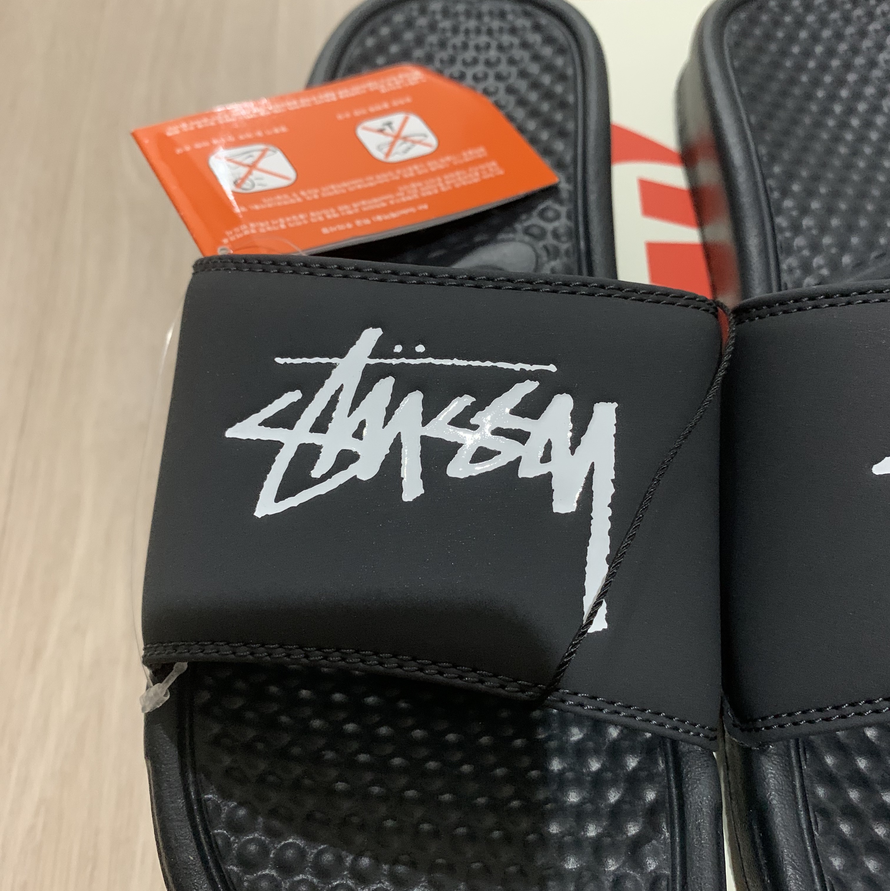 Nike x Stussy Benassi Slide Off Noir 착용 스타일 - 3