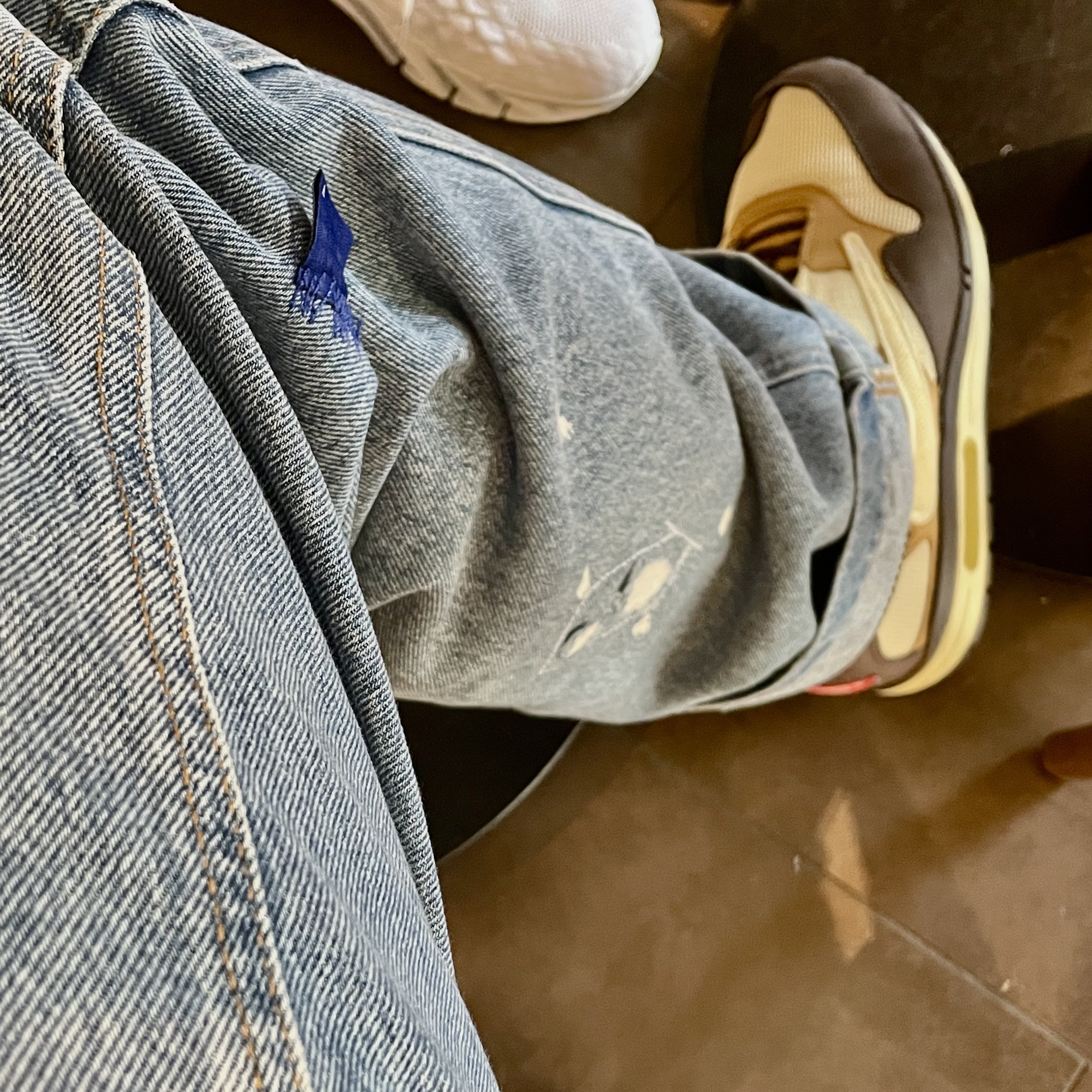 Zara x Ader Error Patchwork Jeans Blue, Nike x Travis Scott Air Max 1 Cact.us Brown 착용 스타일