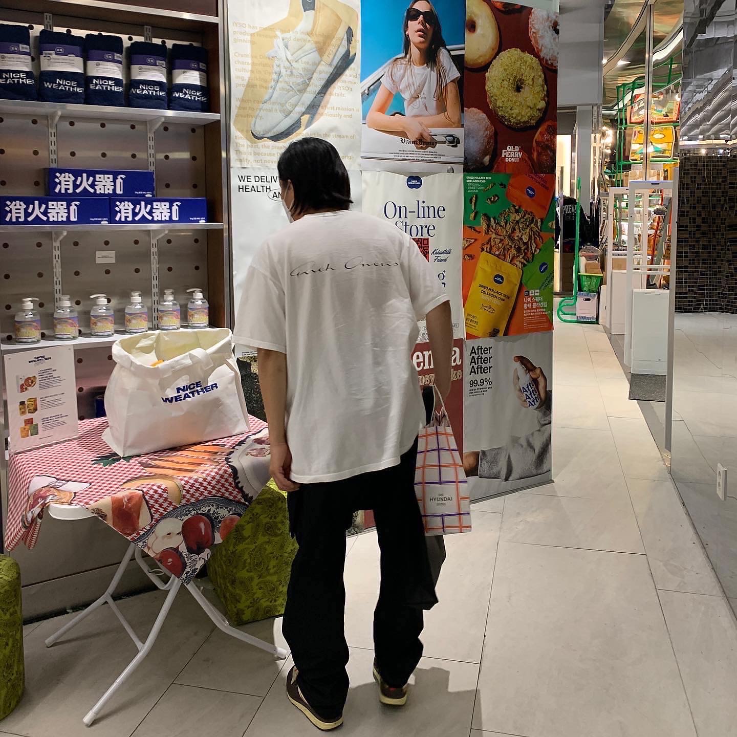 Stussy x Rick Owens 40 WT T-Shirt, Nike x Travis Scott Air Max 1 Cact.us Brown 착용 스타일 - 2