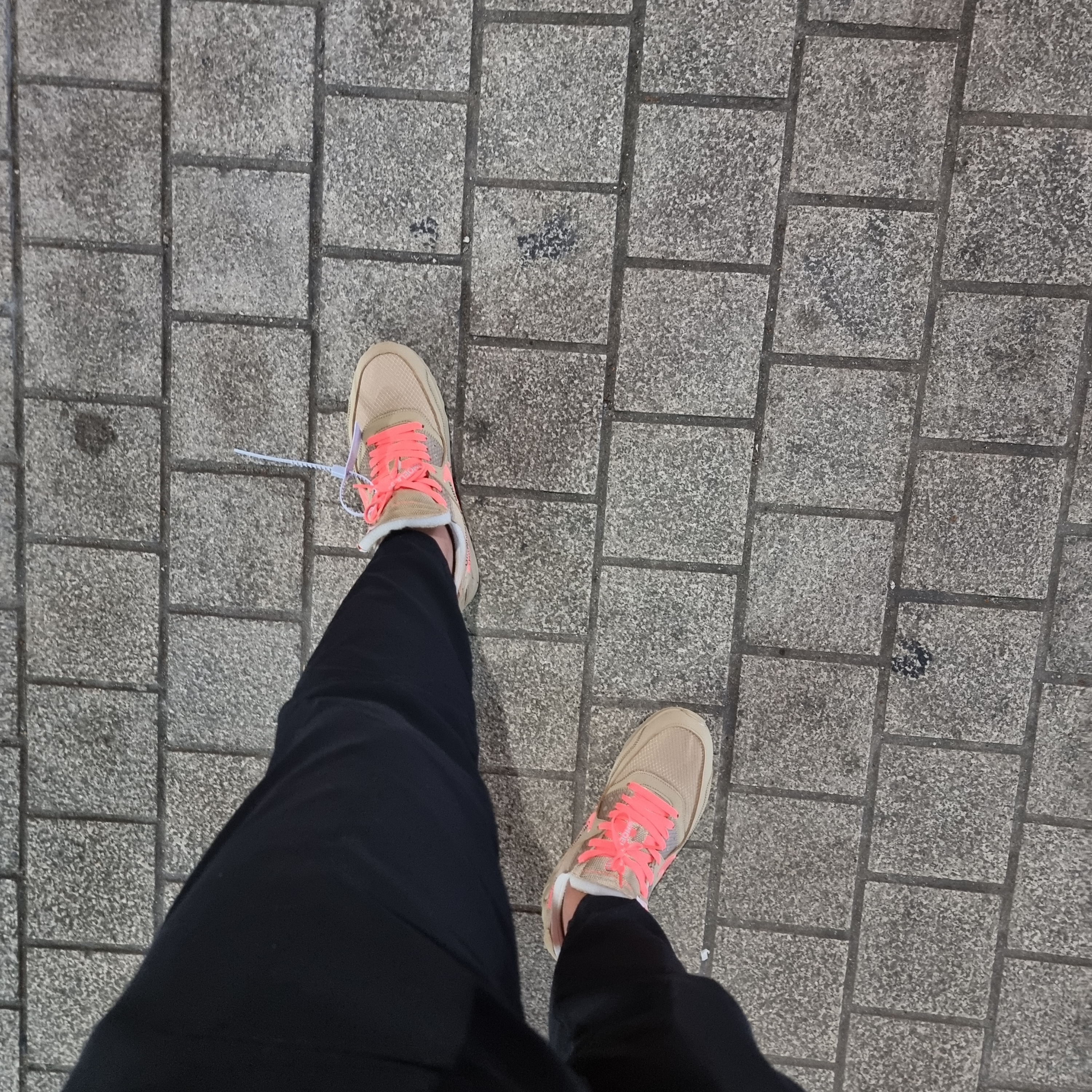 Nike x Off-White Air Max 90 V2 Desert Ore 착용 스타일 - 3