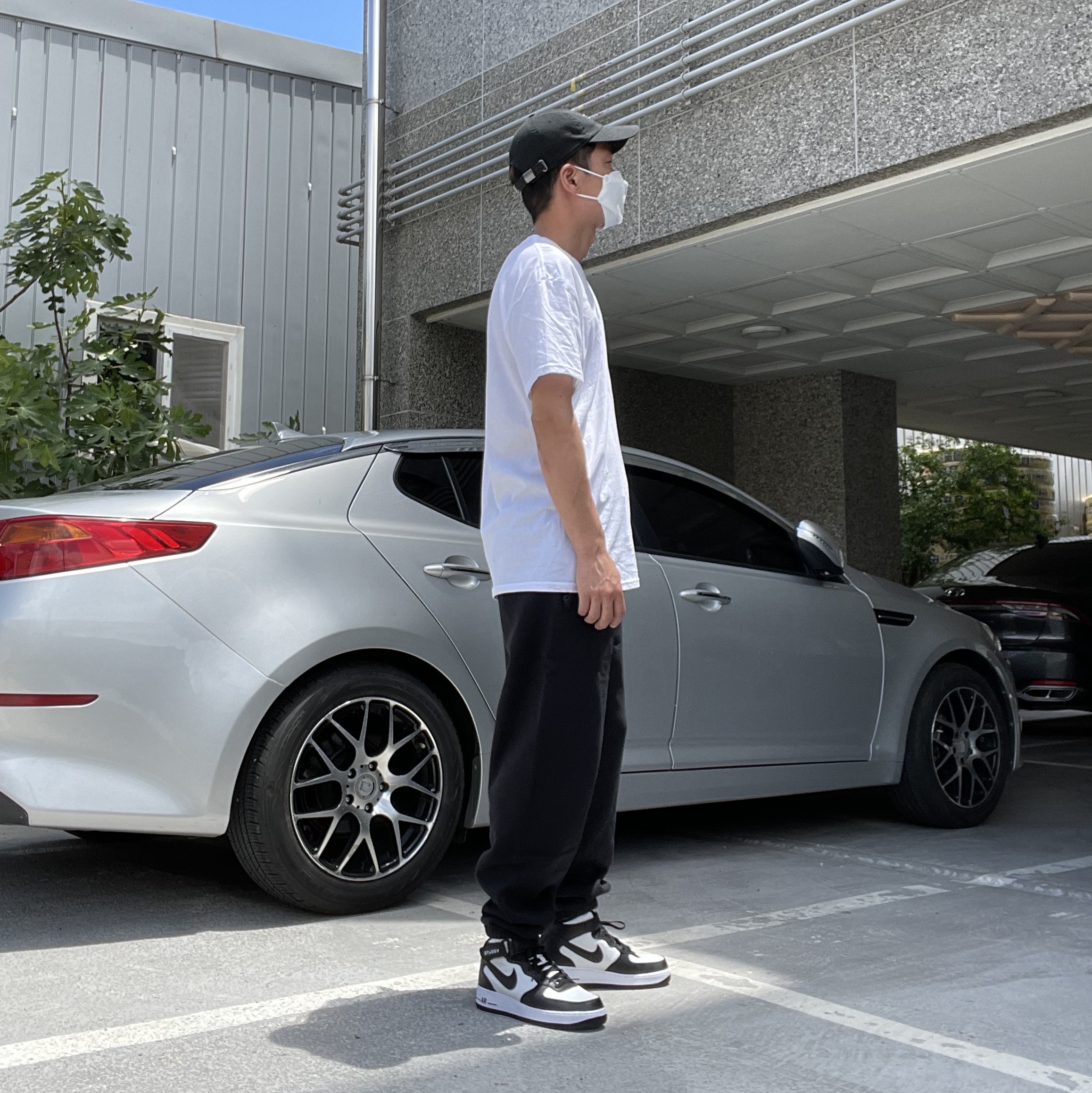 Nike x Stussy Air Force 1 '07 Mid SP Black and Light Bone, Nike x Stussy NRG RA Washed Fleece Pants Black (DN4030-010) 착용 스타일