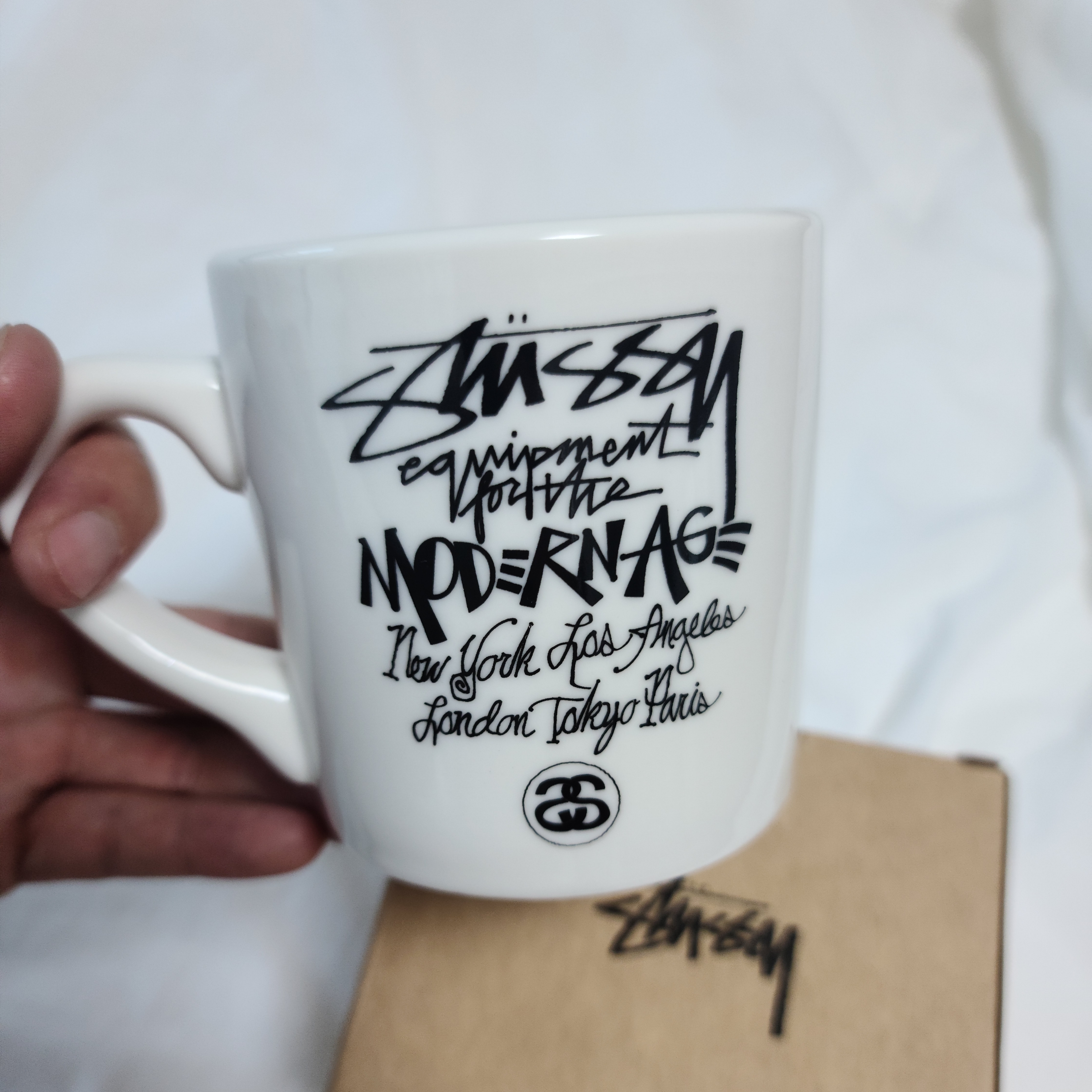 Stussy Modern Age Mug White 착용 스타일