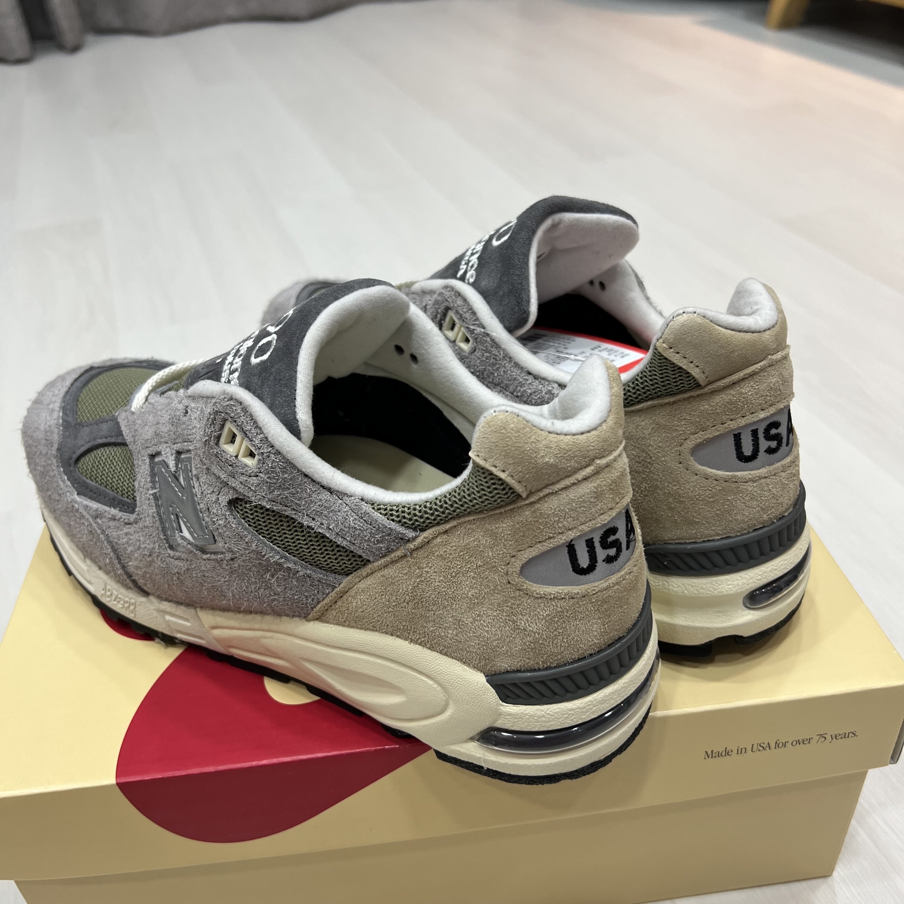 New Balance 990v2 Made in USA Marblehead Incense 착용 스타일 - 2