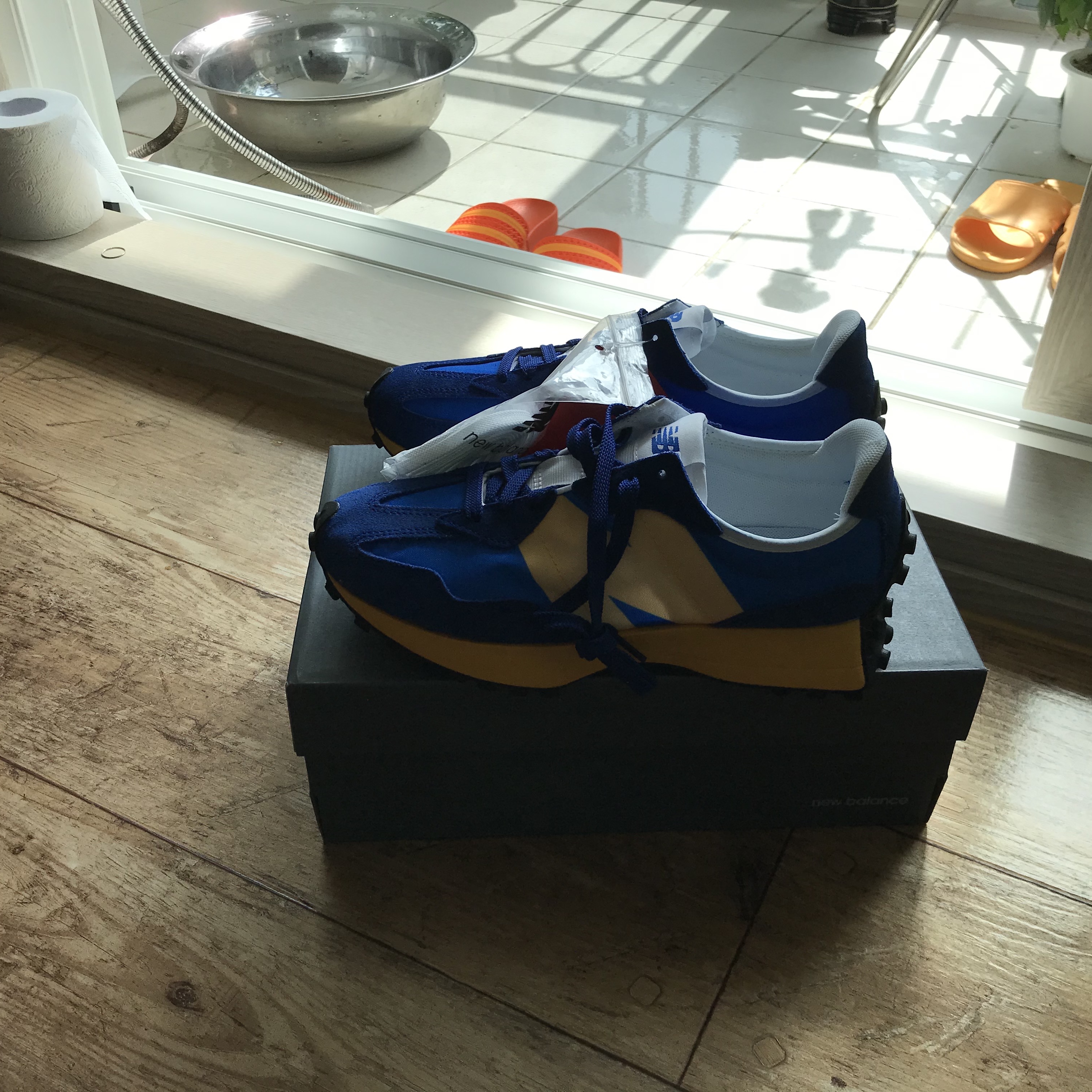 New Balance 327 Blue 착용 스타일