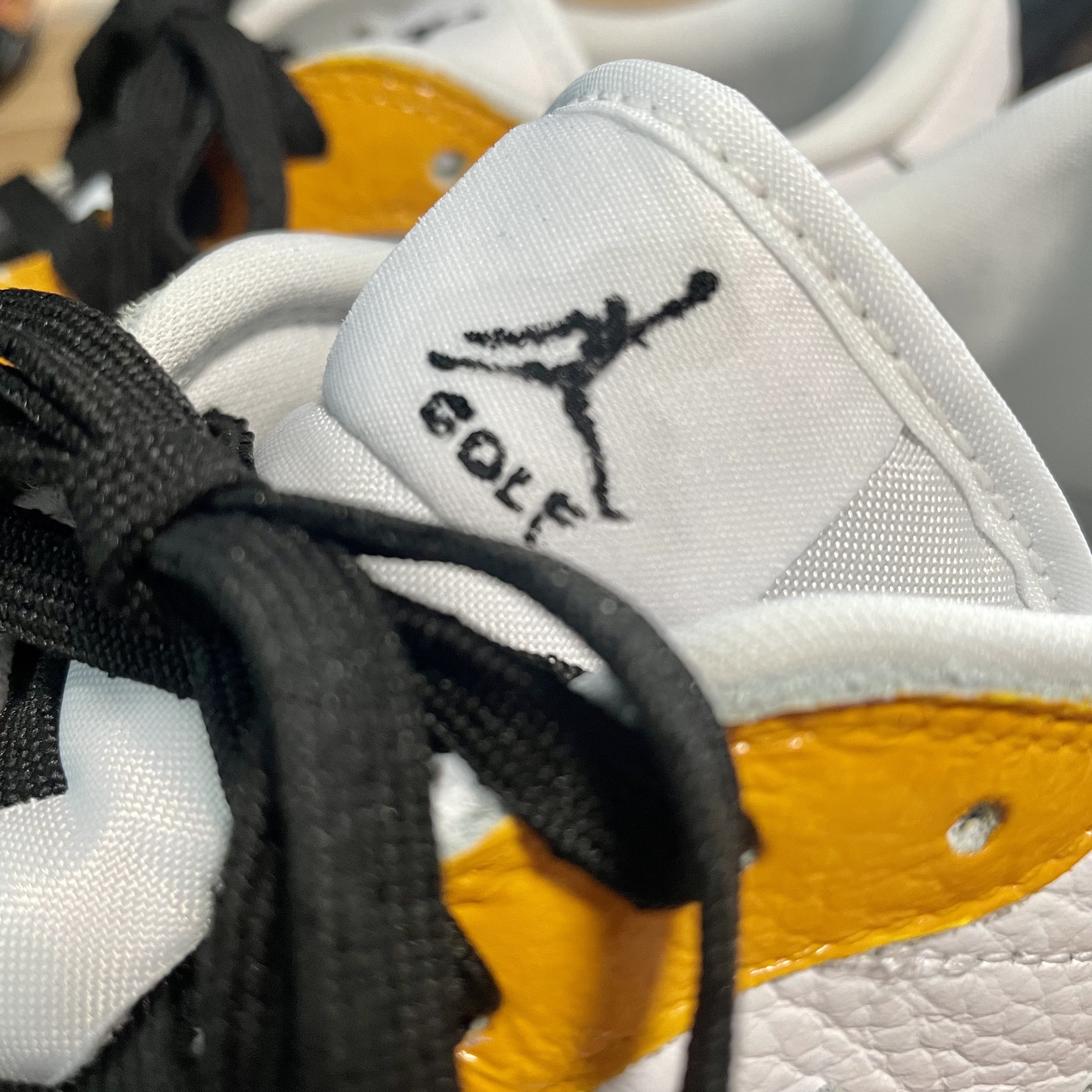Jordan 1 Low Golf Triple White, (W) Jordan 1 Low SE Laser Orange 착용 스타일 - 3