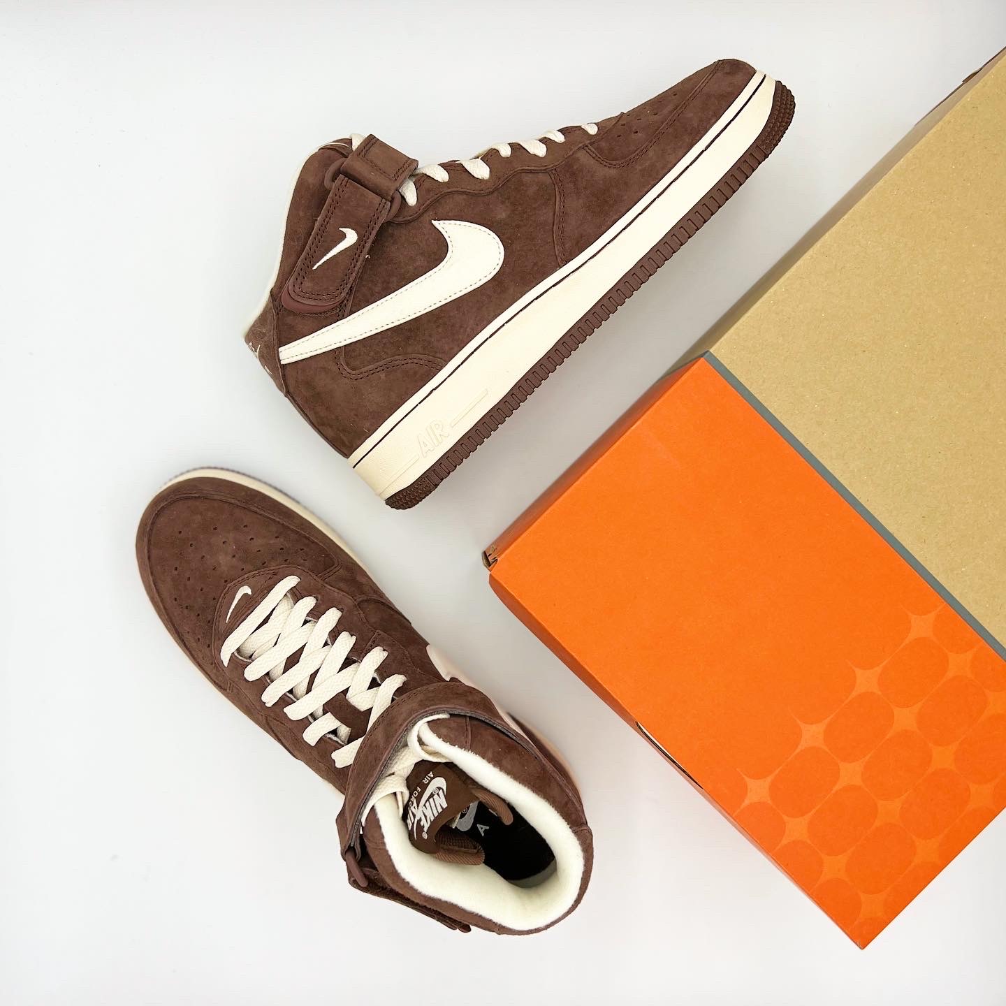 Nike Air Force 1 Mid '07 QS Chocolate 착용 스타일 - 5