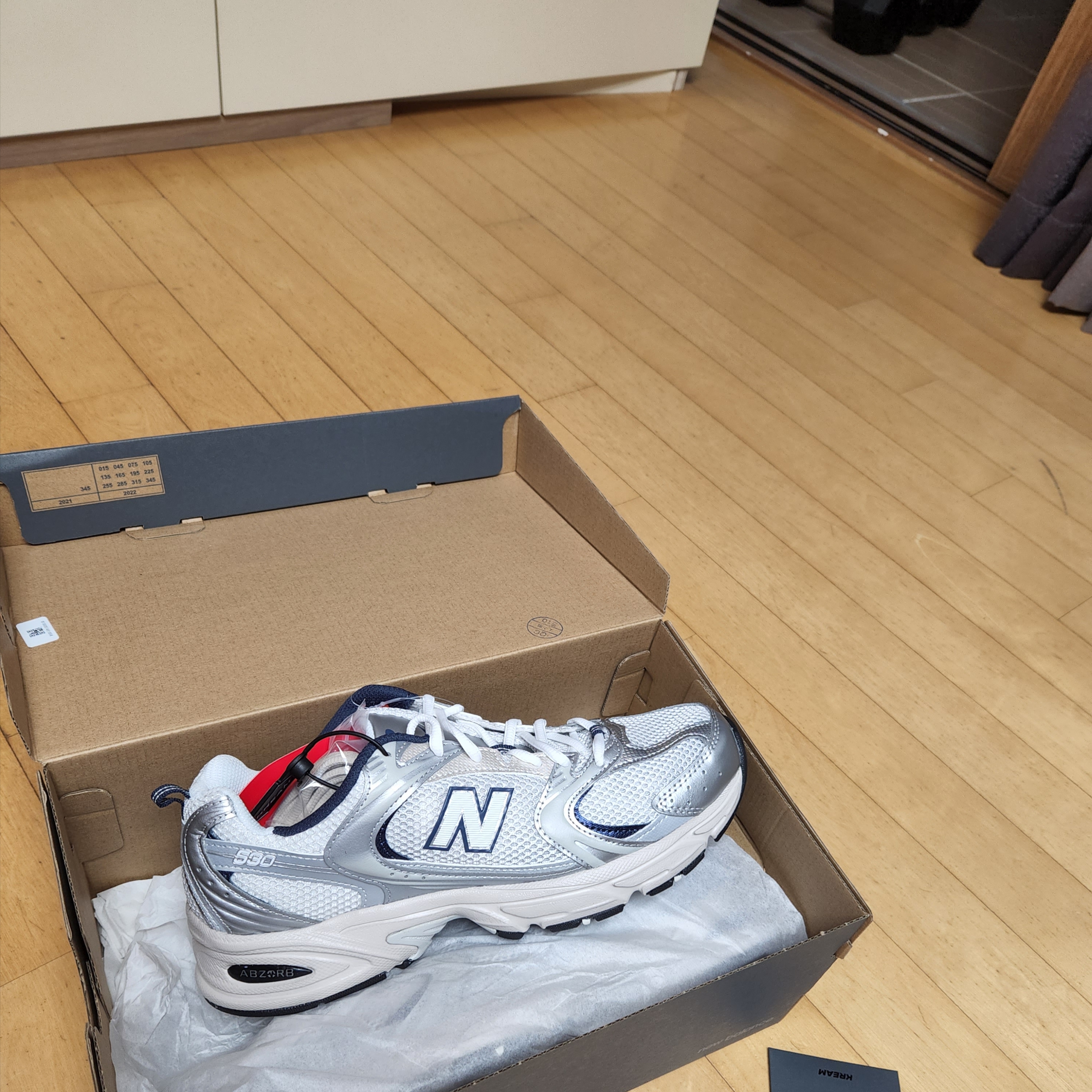 New Balance 530 Steel Grey 착용 스타일