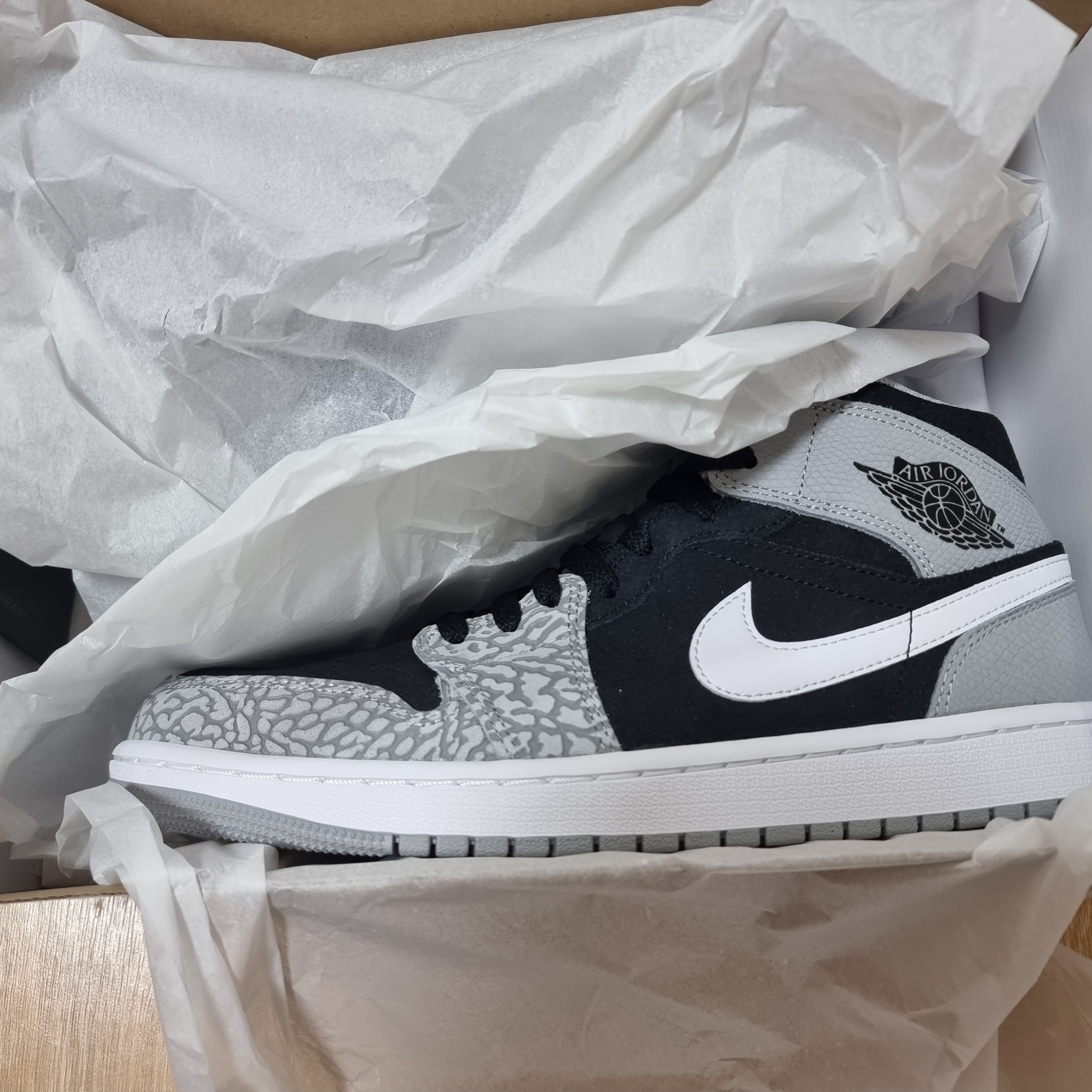 Jordan 1 Mid Elephant Toe 착용 스타일 - 2