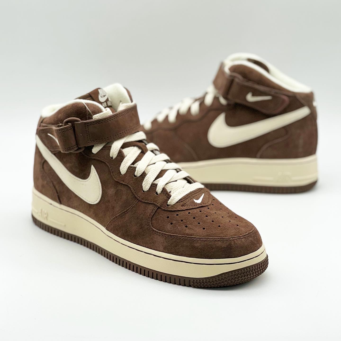 Nike Air Force 1 Mid '07 QS Chocolate 착용 스타일 - 2