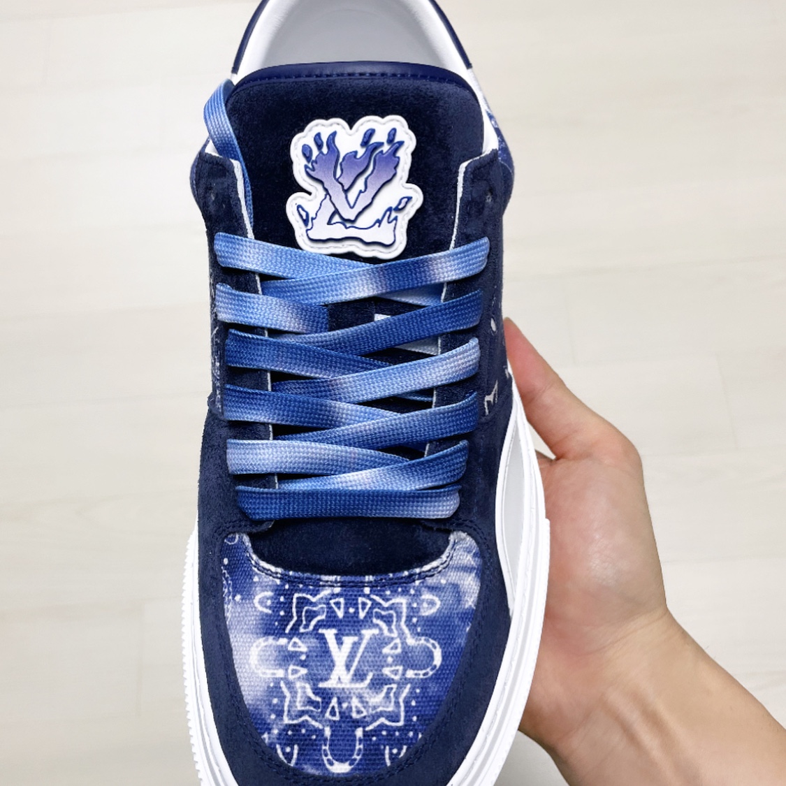Louis Vuitton LV Ollie Sneakers Blue 착용 스타일 - 1