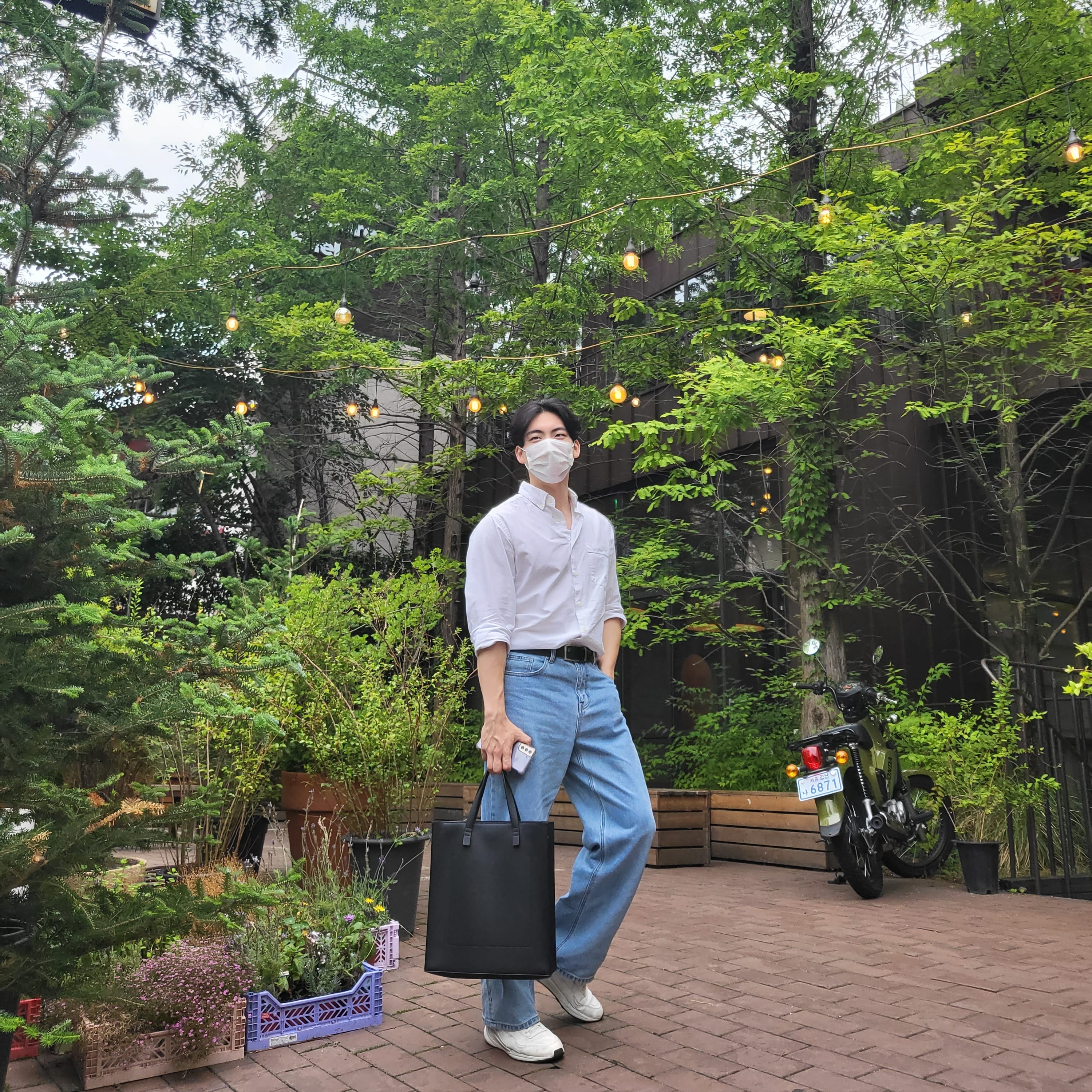 Zara x Ader Error Oversized Shirt White 착용 스타일