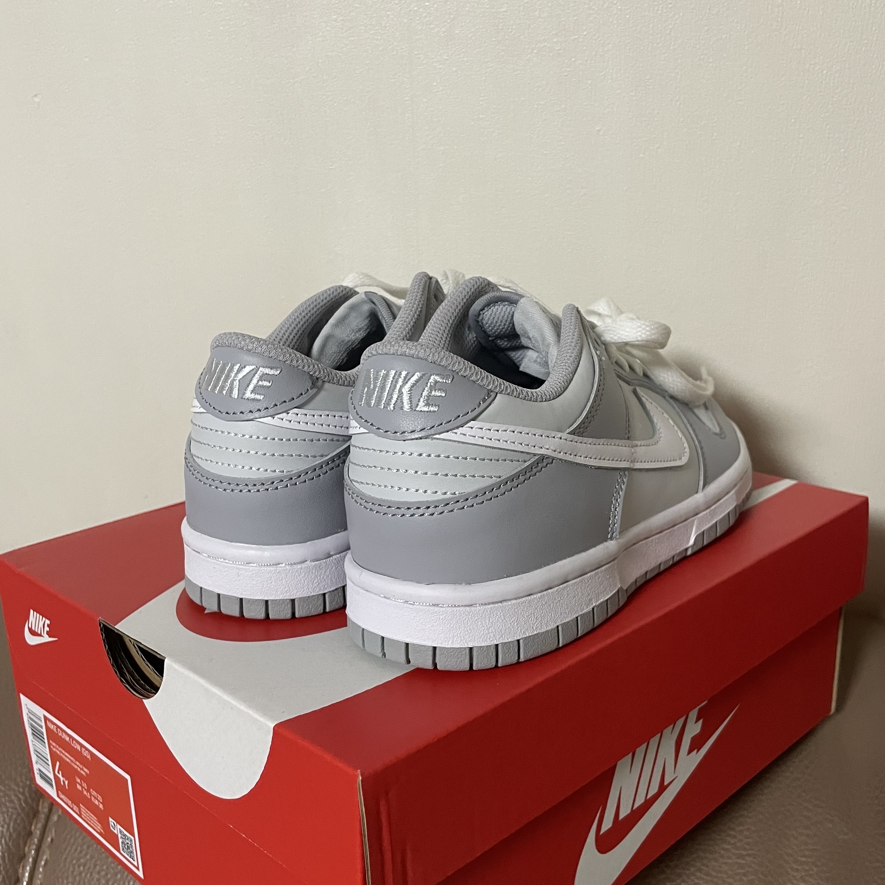 (GS) Nike Dunk Low Wolf Grey 착용 스타일 - 2