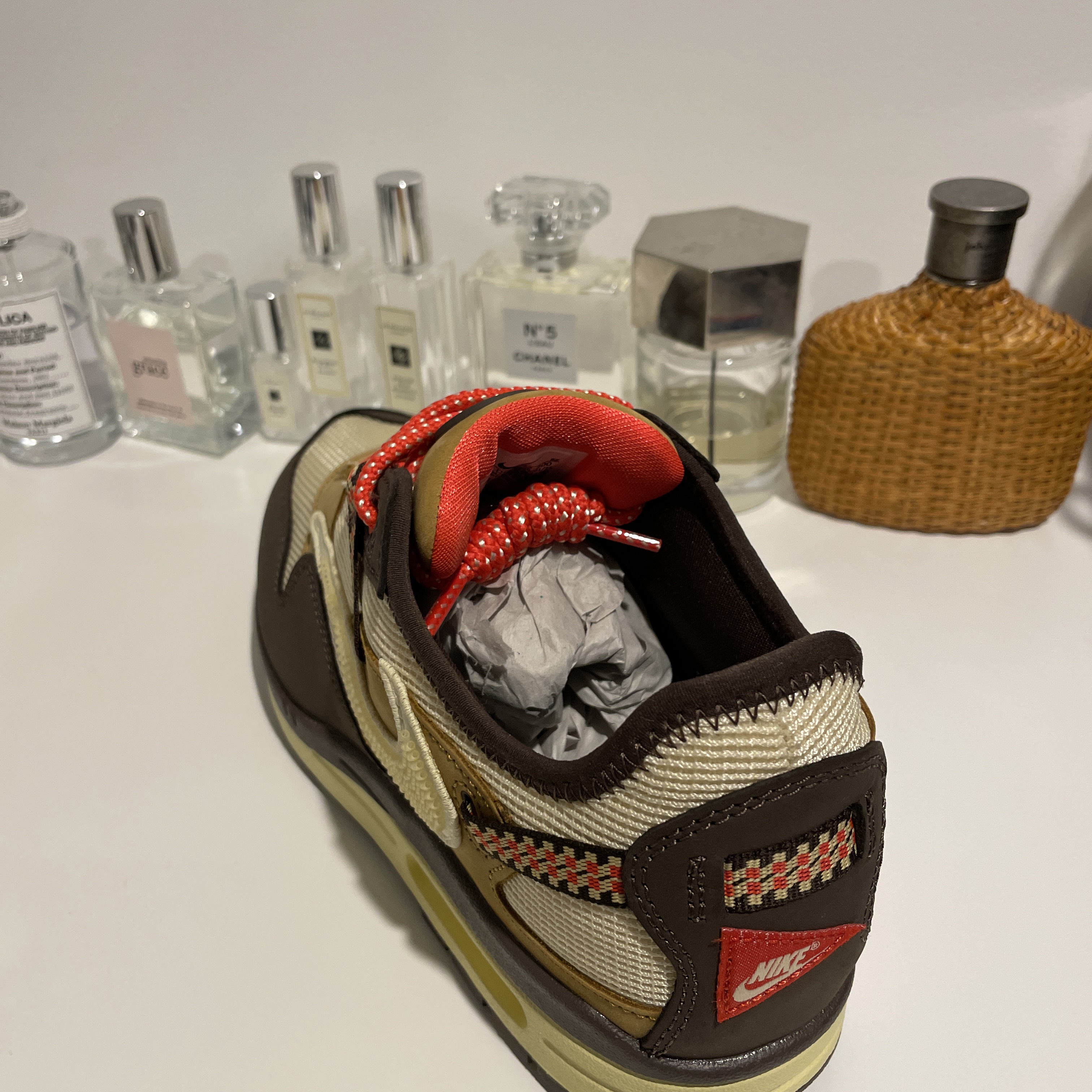 Nike x Travis Scott Air Max 1 Cact.us Brown 착용 스타일 - 1