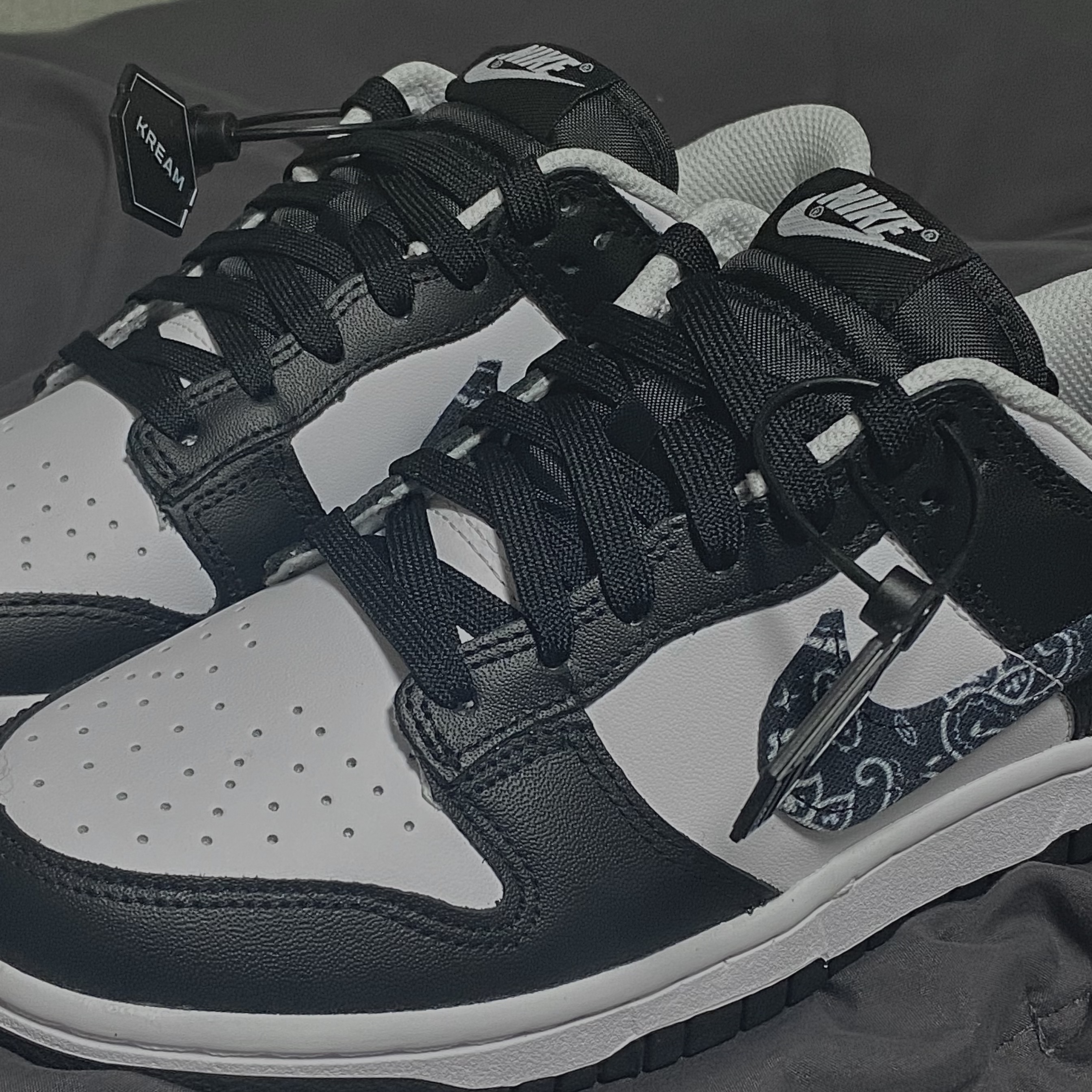 (W) Nike Dunk Low Essential Black Paisley 착용 스타일