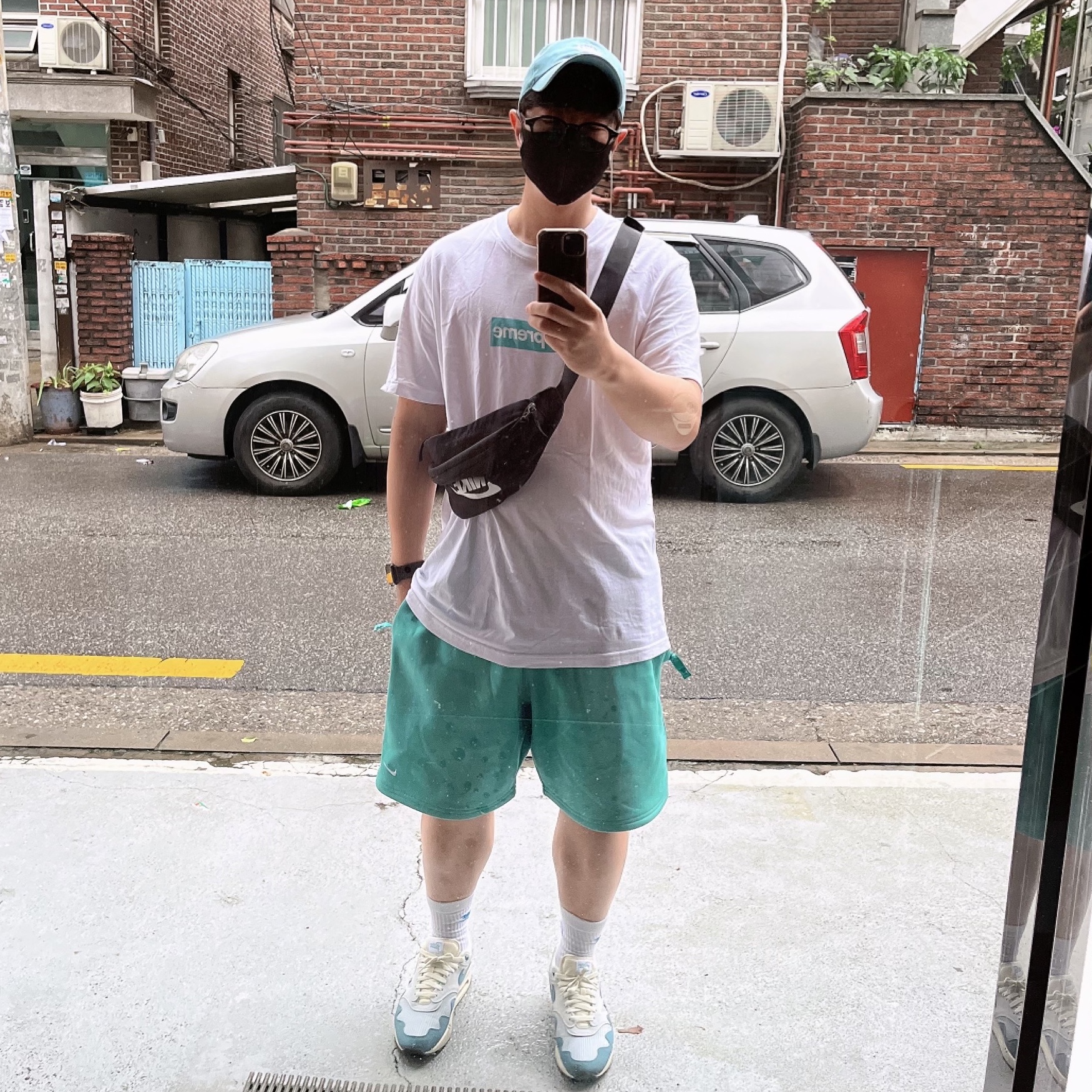 Supreme x Tiffany & Co. Box Logo T-Shirt White - 21FW, Nike x Patta Air Max 1 Noise Aqua 착용 스타일