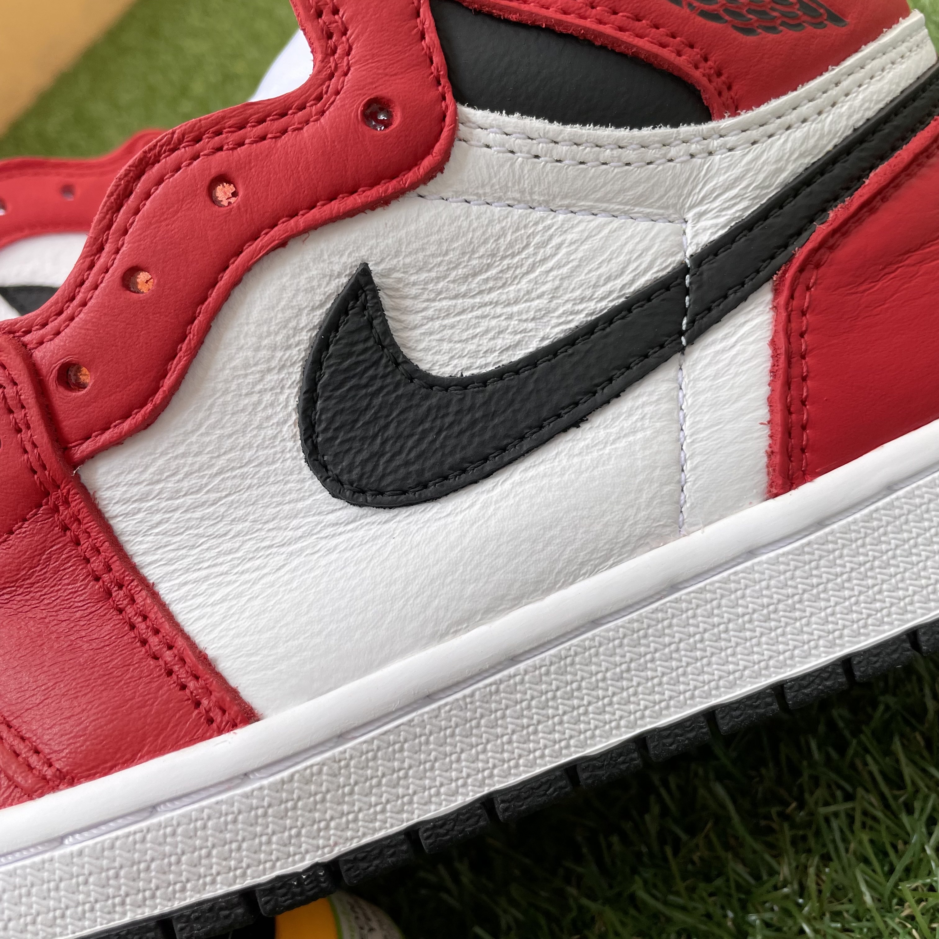 Jordan 1 Retro High OG Light Fusion Red 착용 스타일 - 3