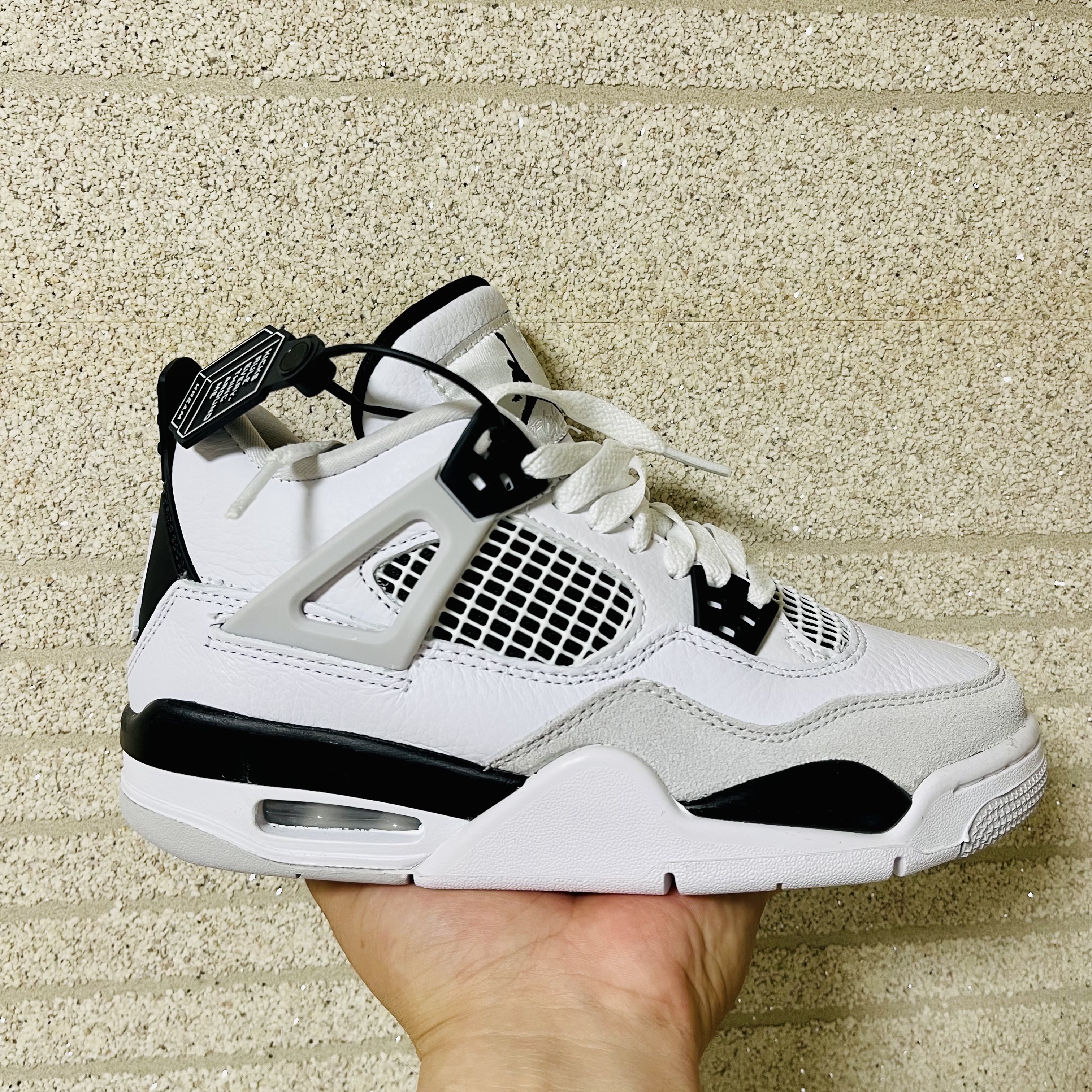(GS) Jordan 4 Retro White and Black 착용 스타일