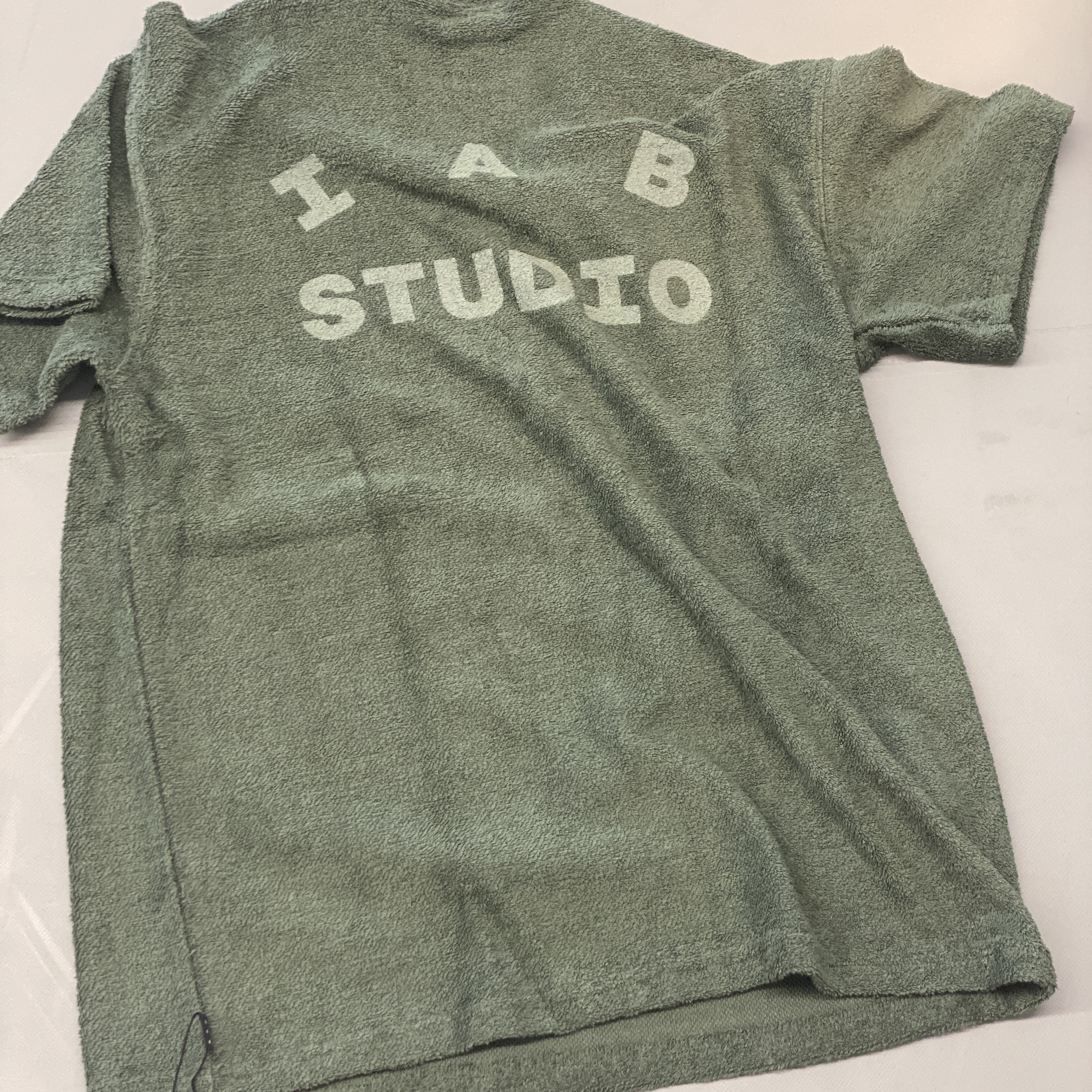 IAB Studio Towel T-Shirt Deep Green 착용 스타일