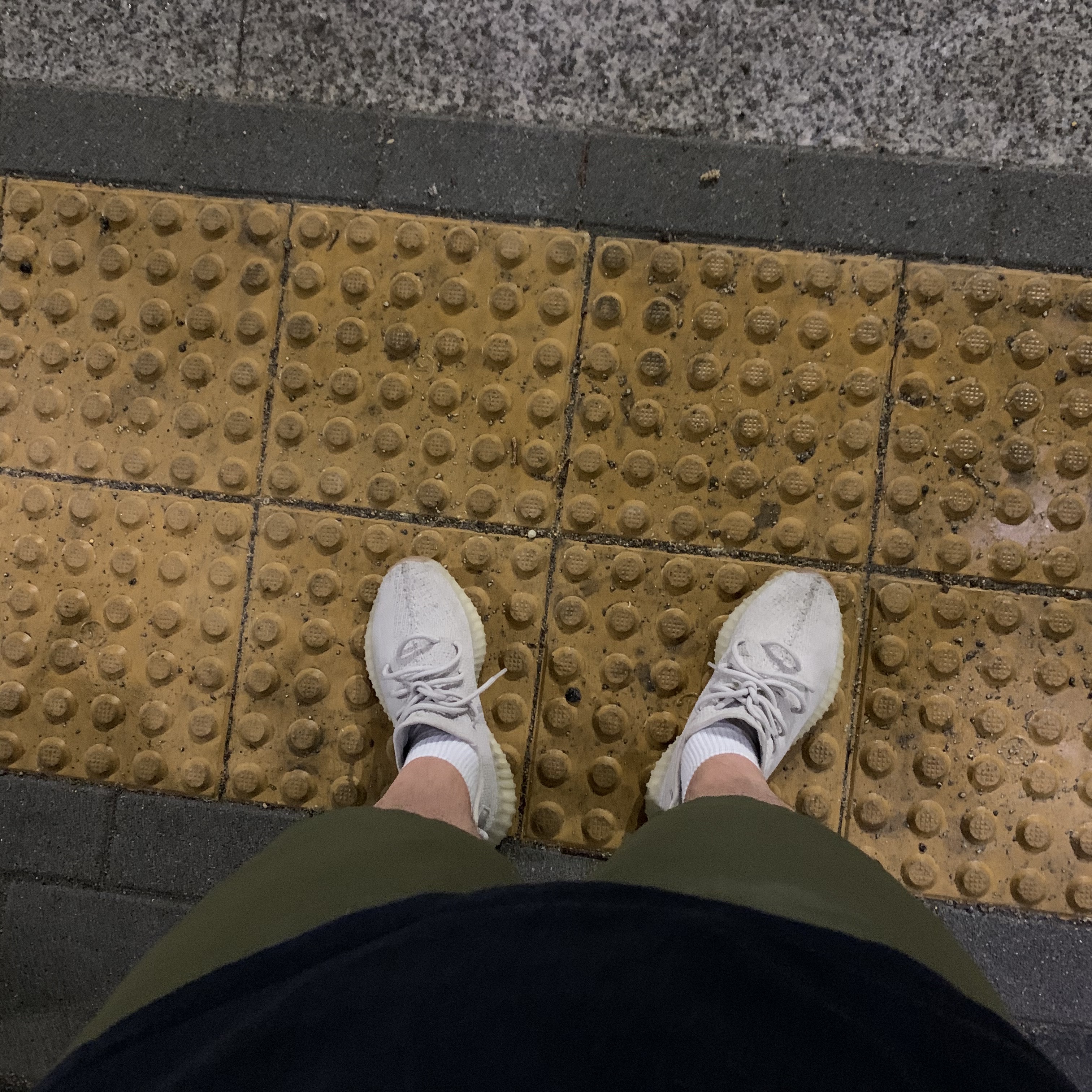 Adidas Yeezy Boost 350 V2 Sesame 2018 착용 스타일